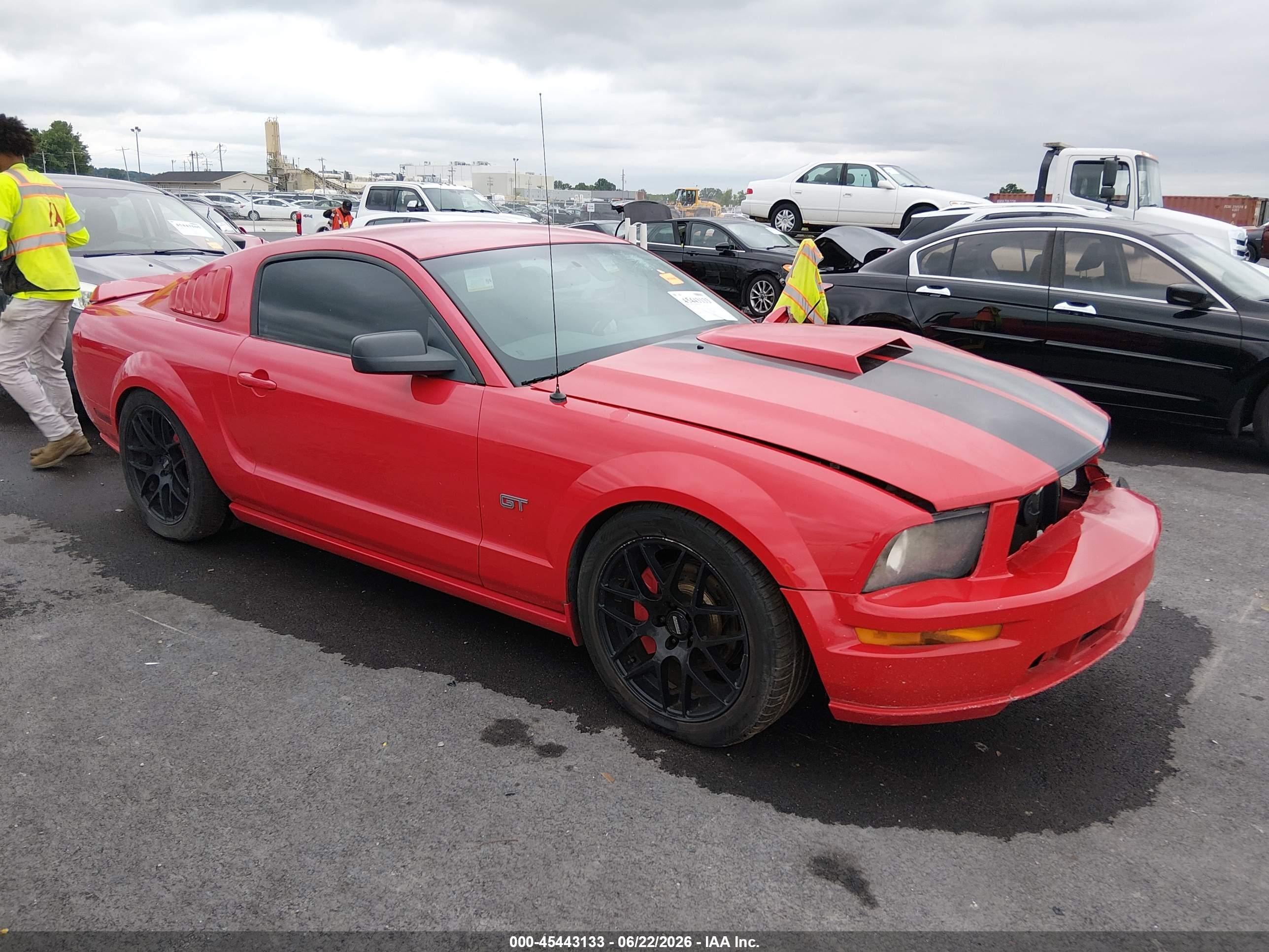 2006 Ford Mustang GT Deluxe, VIN 1ZVFT82H765257409 — Front end
