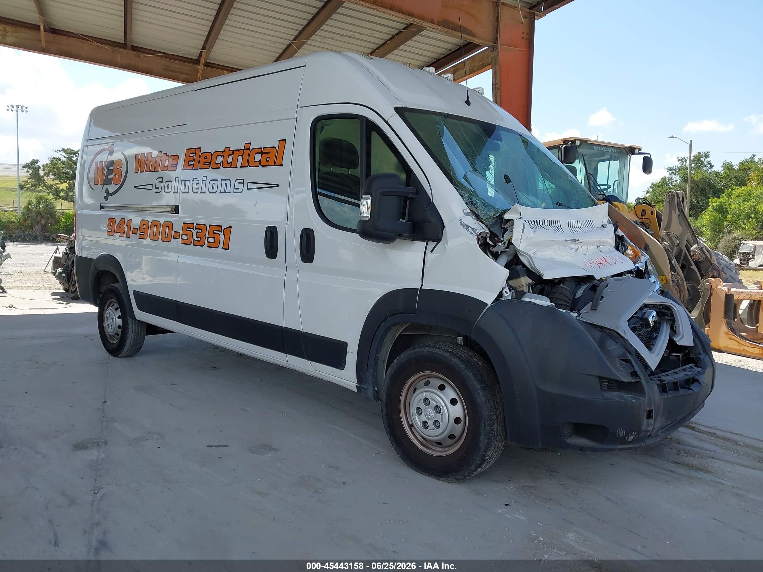 2021 Ram ProMaster Cargo, VIN 3C6LRVDG3ME525811 — Перед