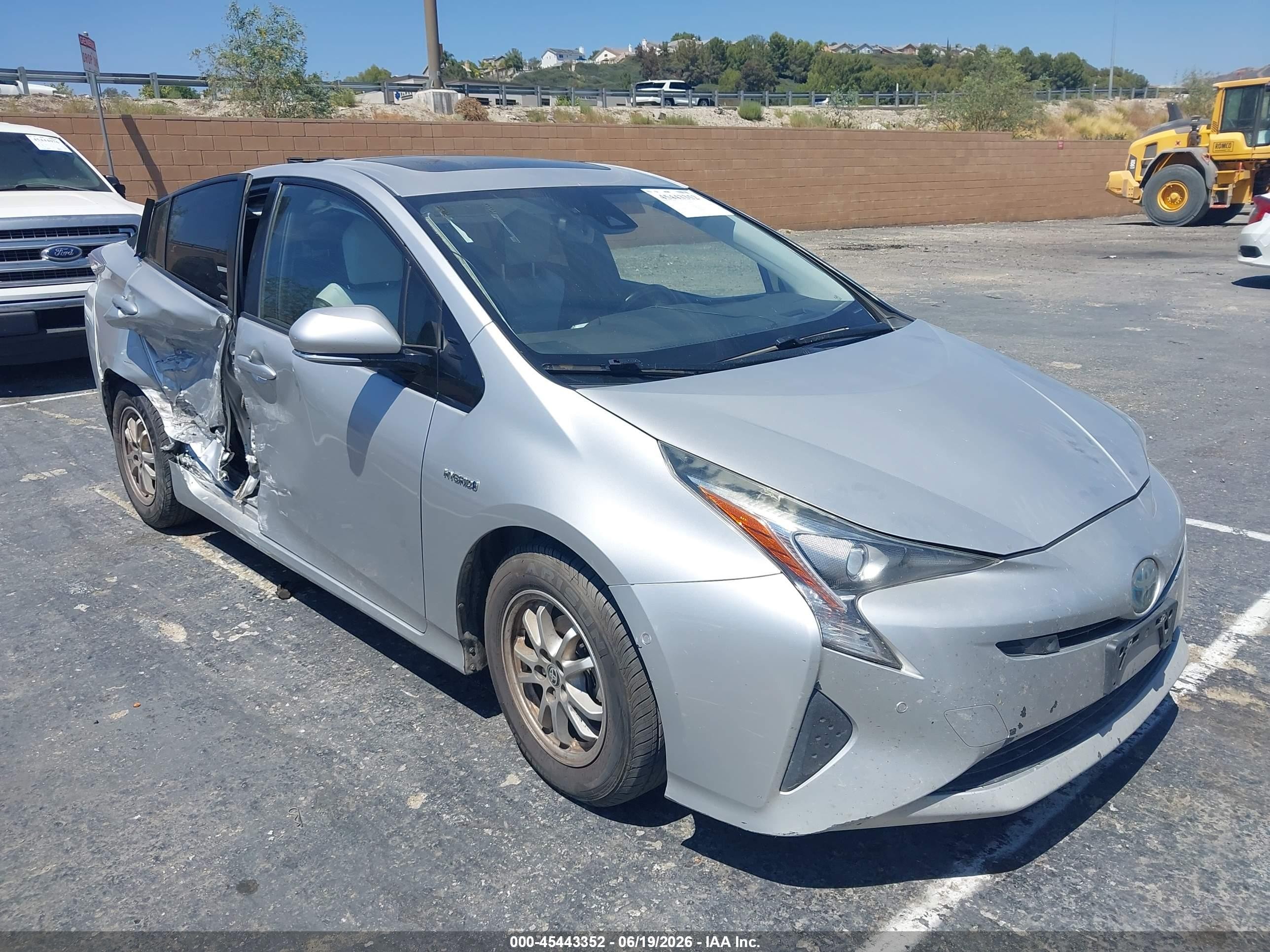 2016 Toyota Prius Four Touring, VIN JTDKARFU0G3505601 — Side
