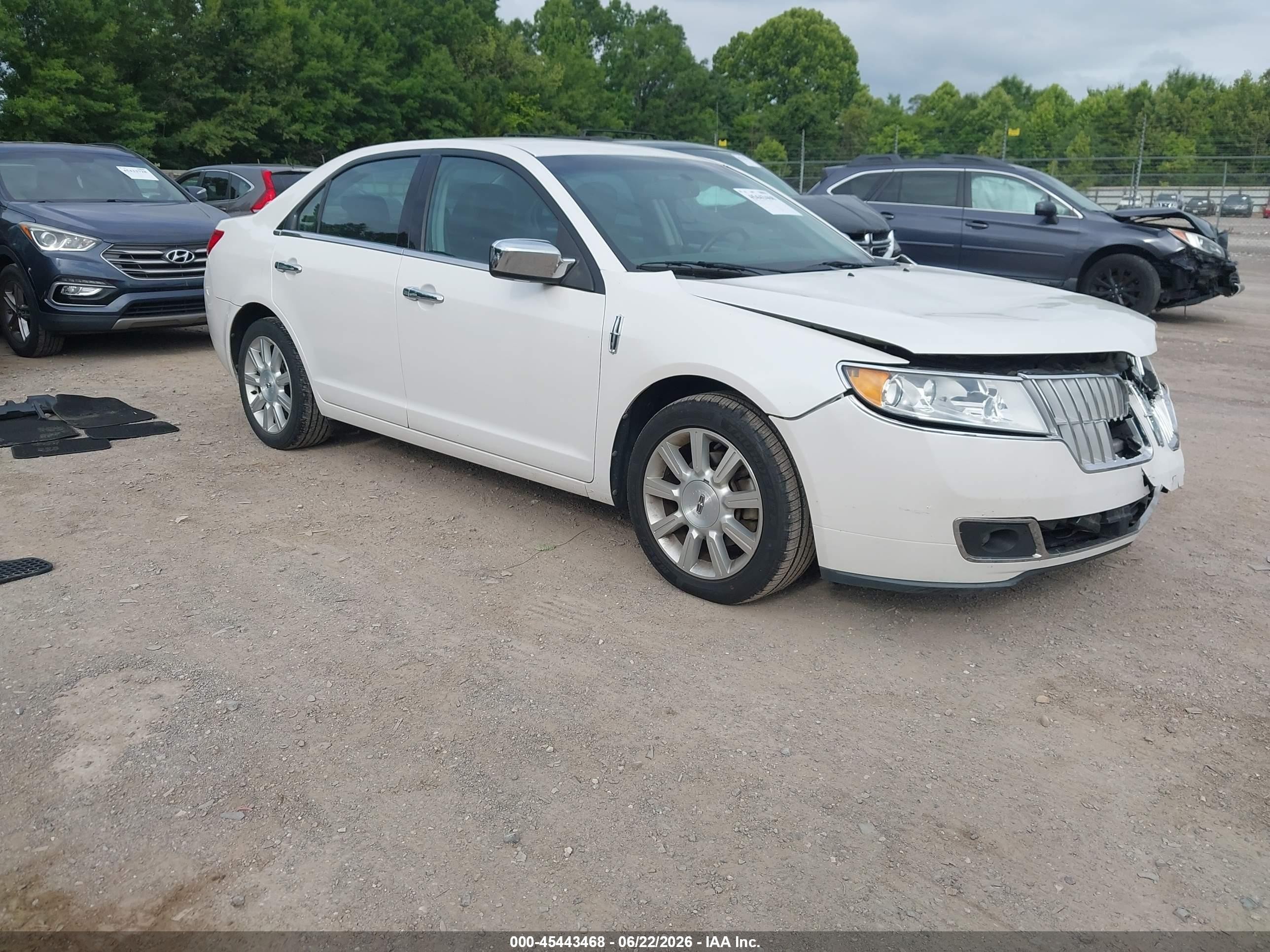 2010 Lincoln MKZ, VIN 3LNHL2GC9AR618548 — Front end