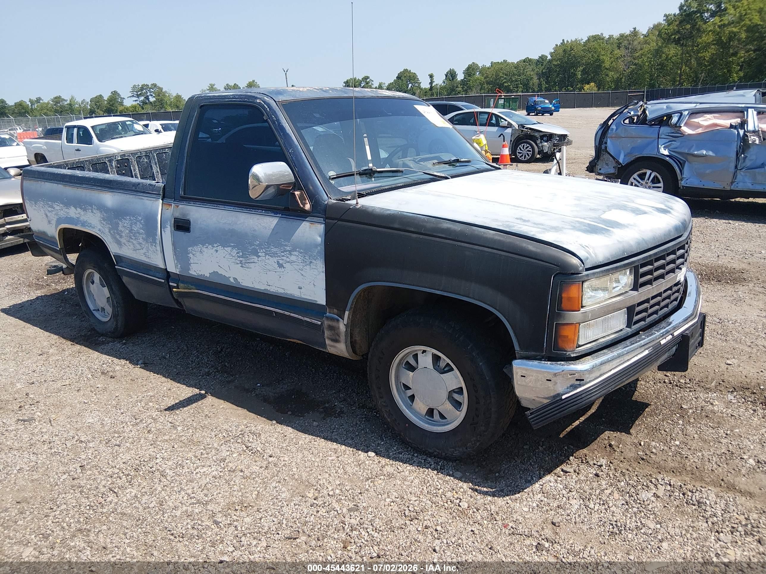 1988 Chevrolet Silverado 1500, VIN 1GCDC14KXJZ221063 — Rear end
