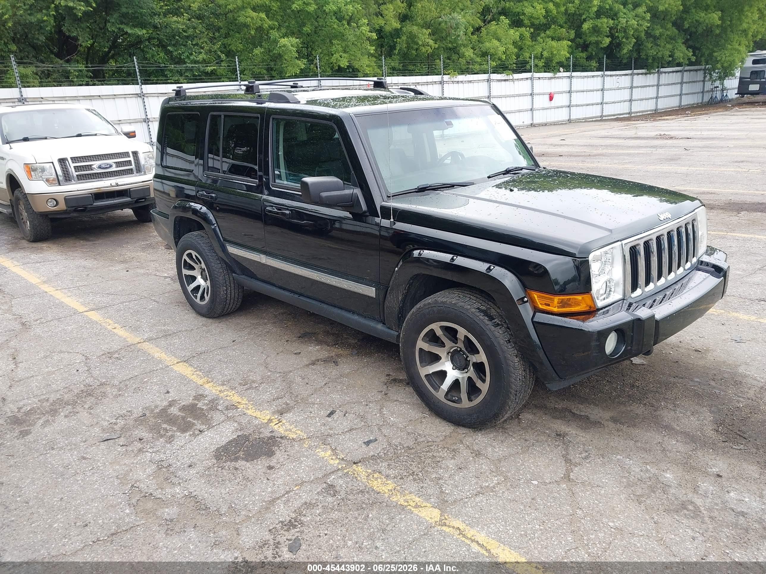 2008 Jeep Commander Limited, VIN 1J8HG58298C110789 — Rear end