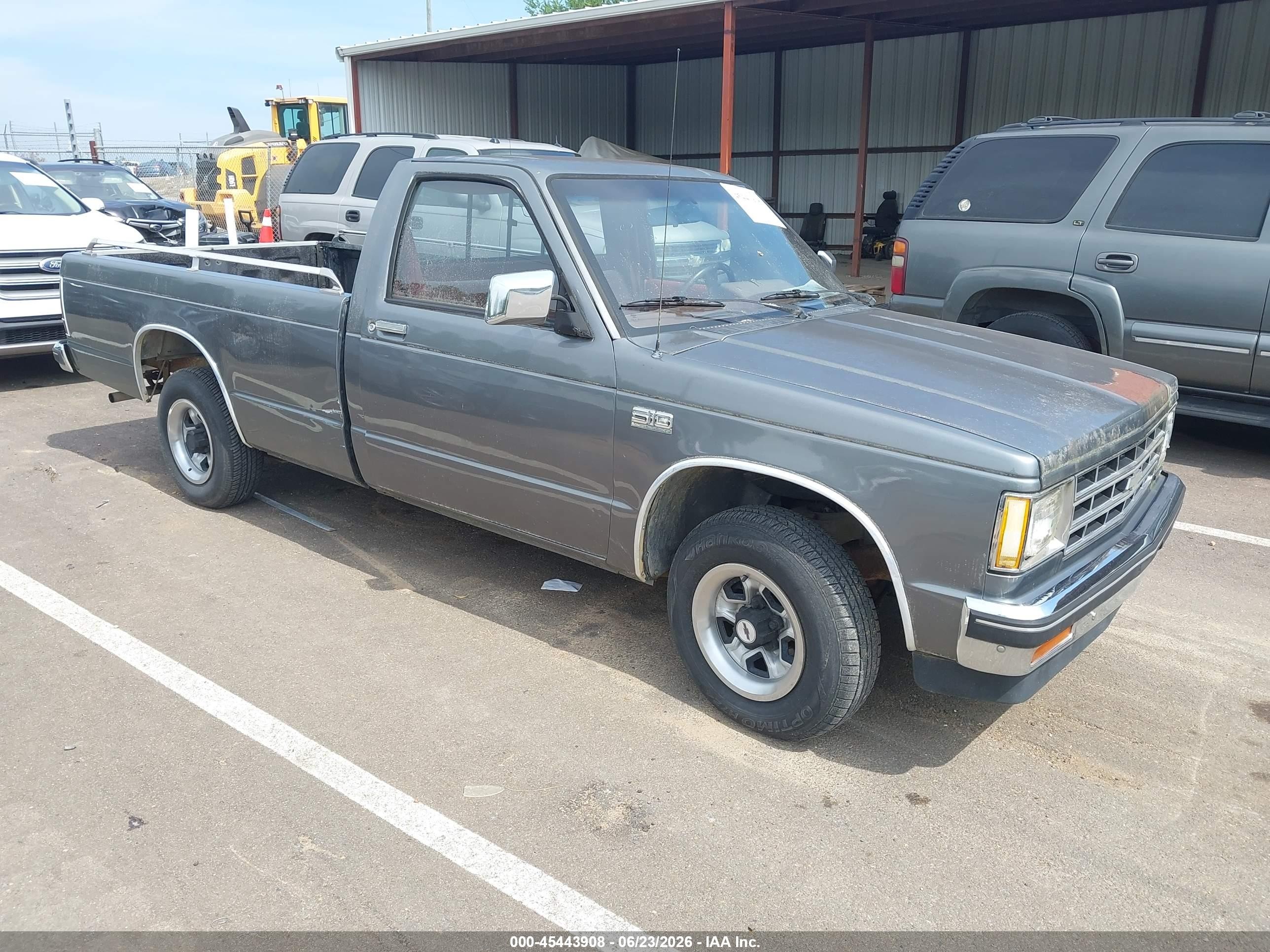 1989 Chevrolet S-10, VIN 1GCBS14E8K2199336 — Normal wear