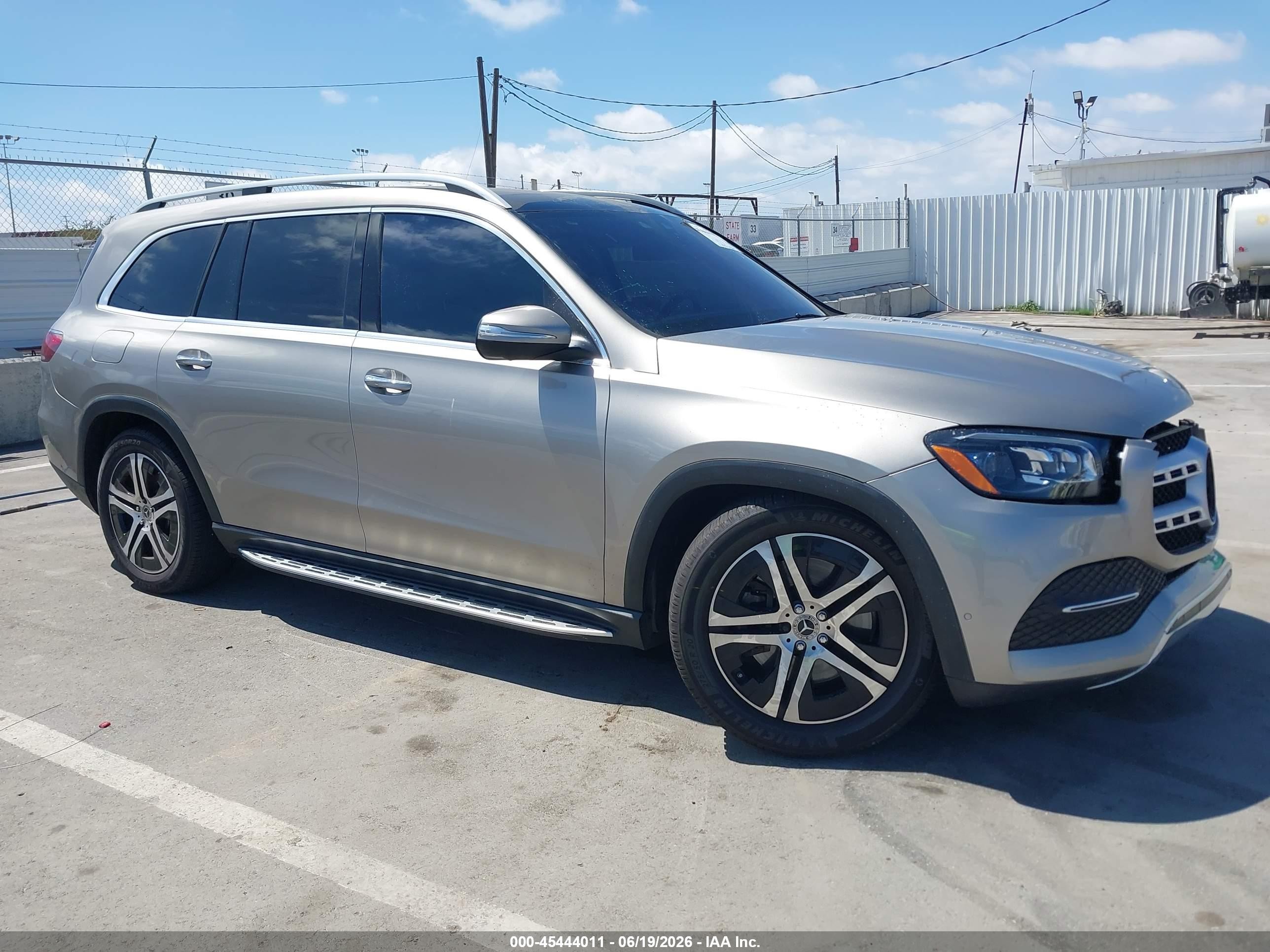 2021 Mercedes-Benz GLS 450, VIN 4JGFF5KE0MA566847 — Front end