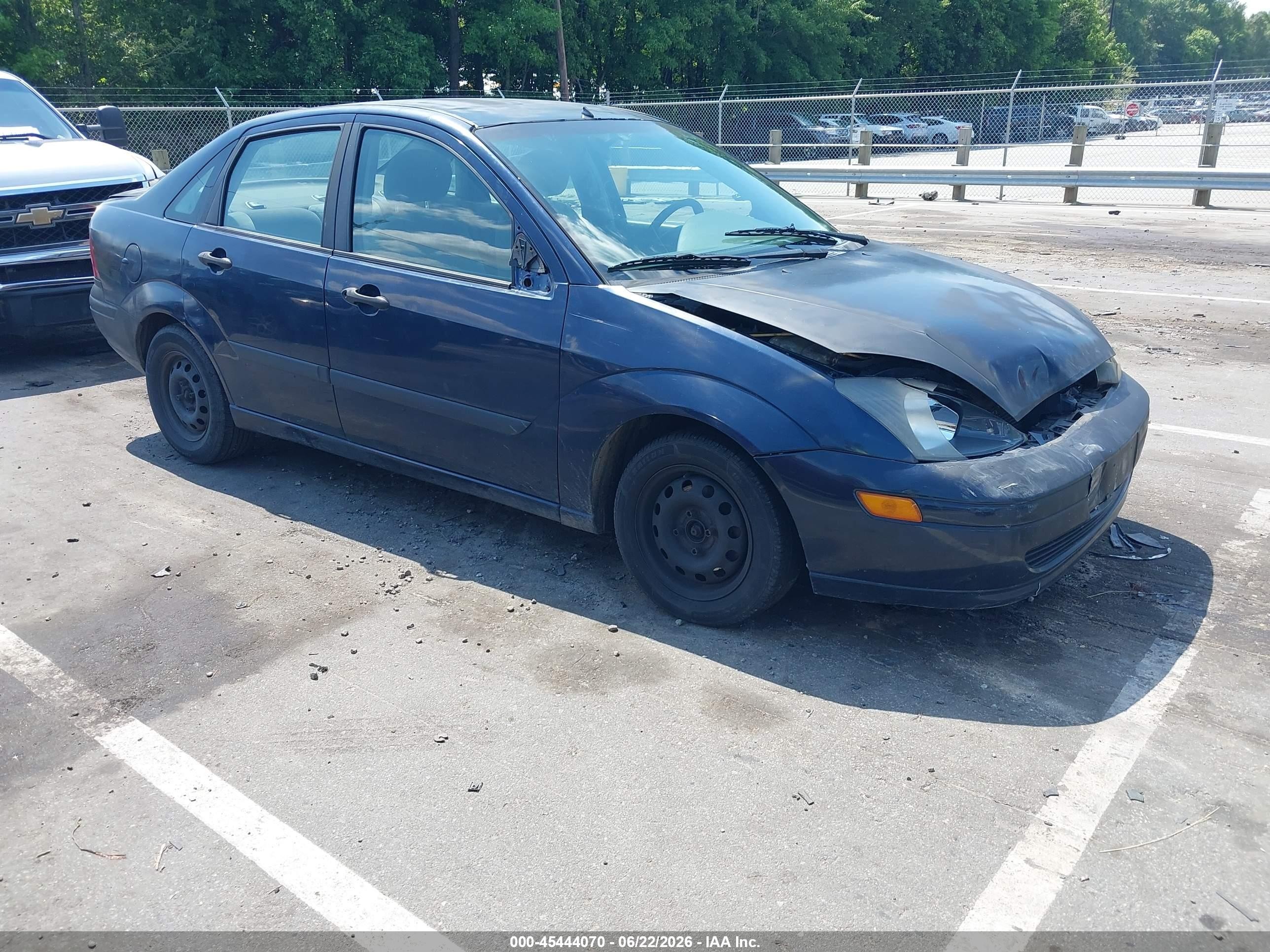 2003 Ford Focus LX, VIN 1FAFP33P03W102406 — Front end