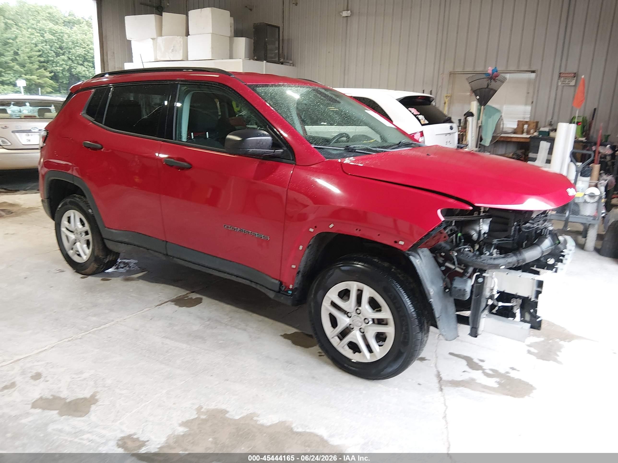2017 Jeep Compass Sport, VIN 3C4NJDAB5HT647325 — Front end