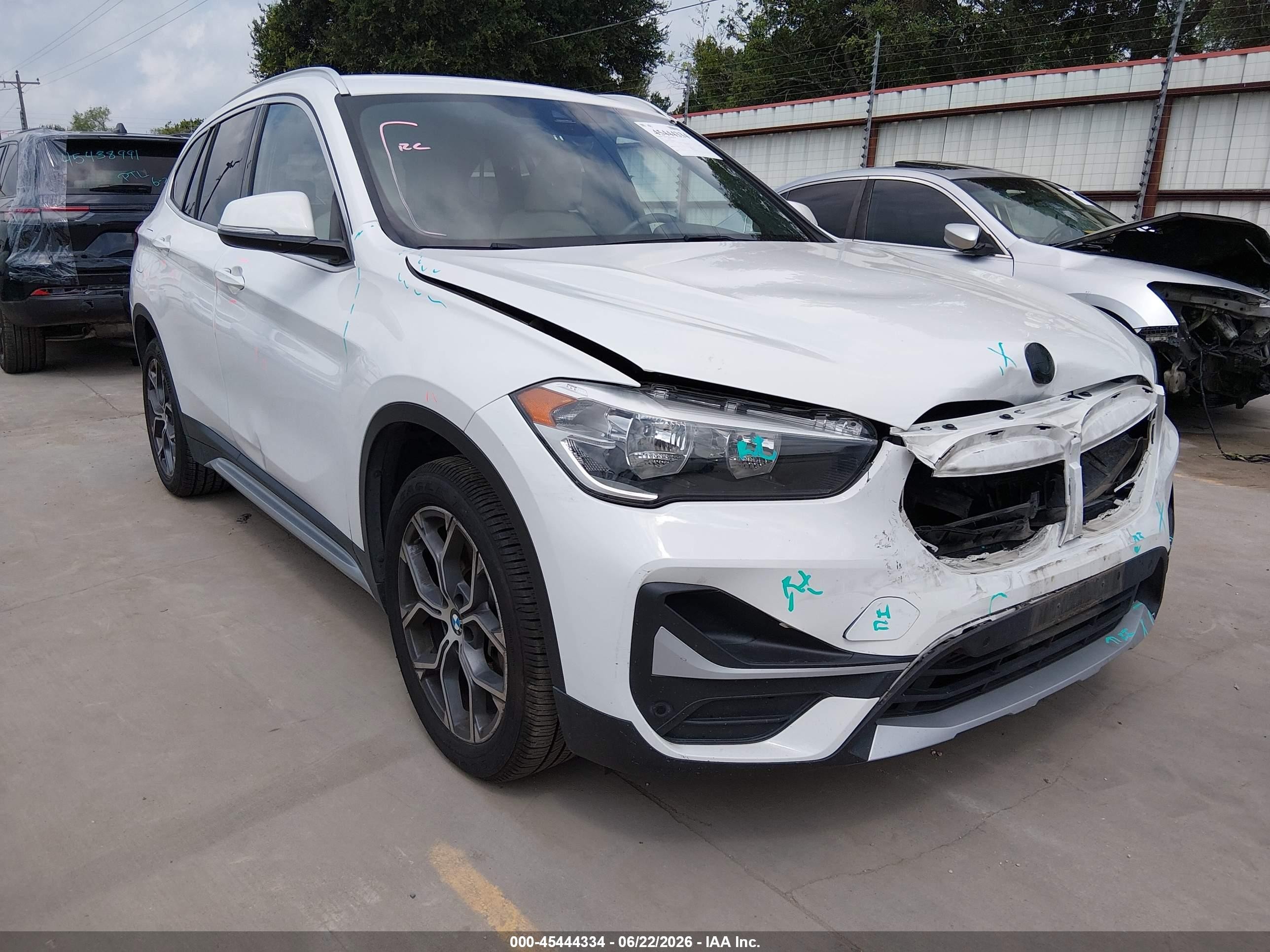 2021 BMW X1 sDrive28i, VIN WBXJG7C07M3M65581 — Front end