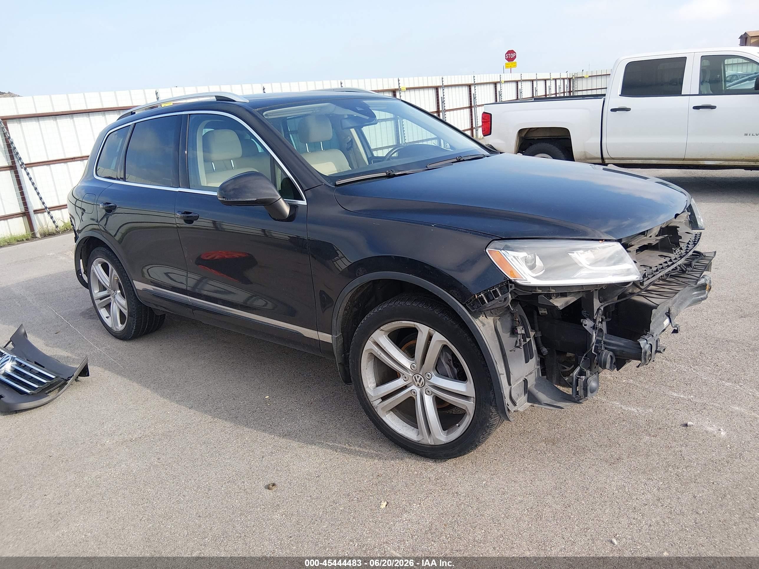 2016 Volkswagen Touareg Lux, VIN WVGEF9BP5GD011576 — All over