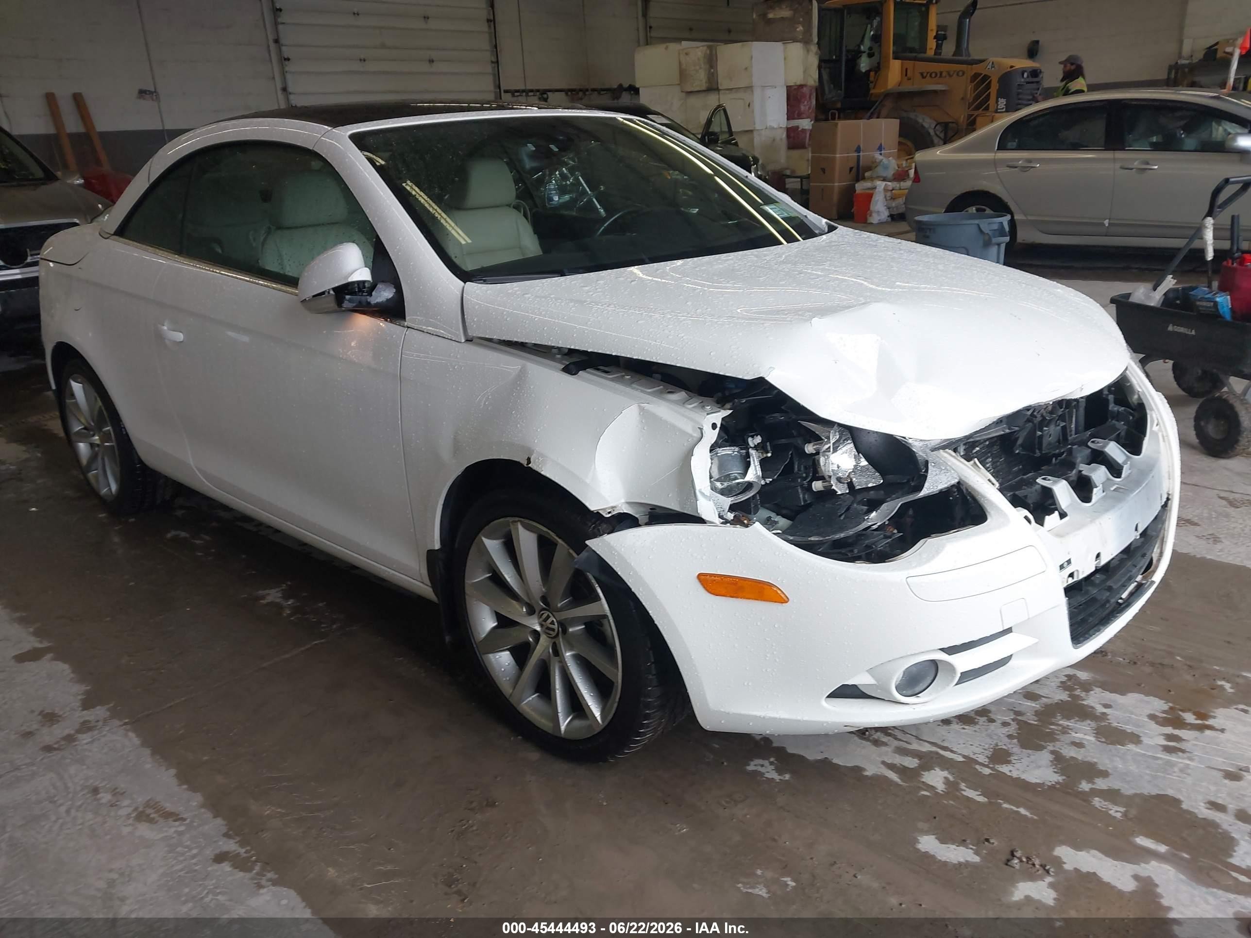 2007 Volkswagen Eos 2.0T, VIN WVWDA71F97V021341 — Front end