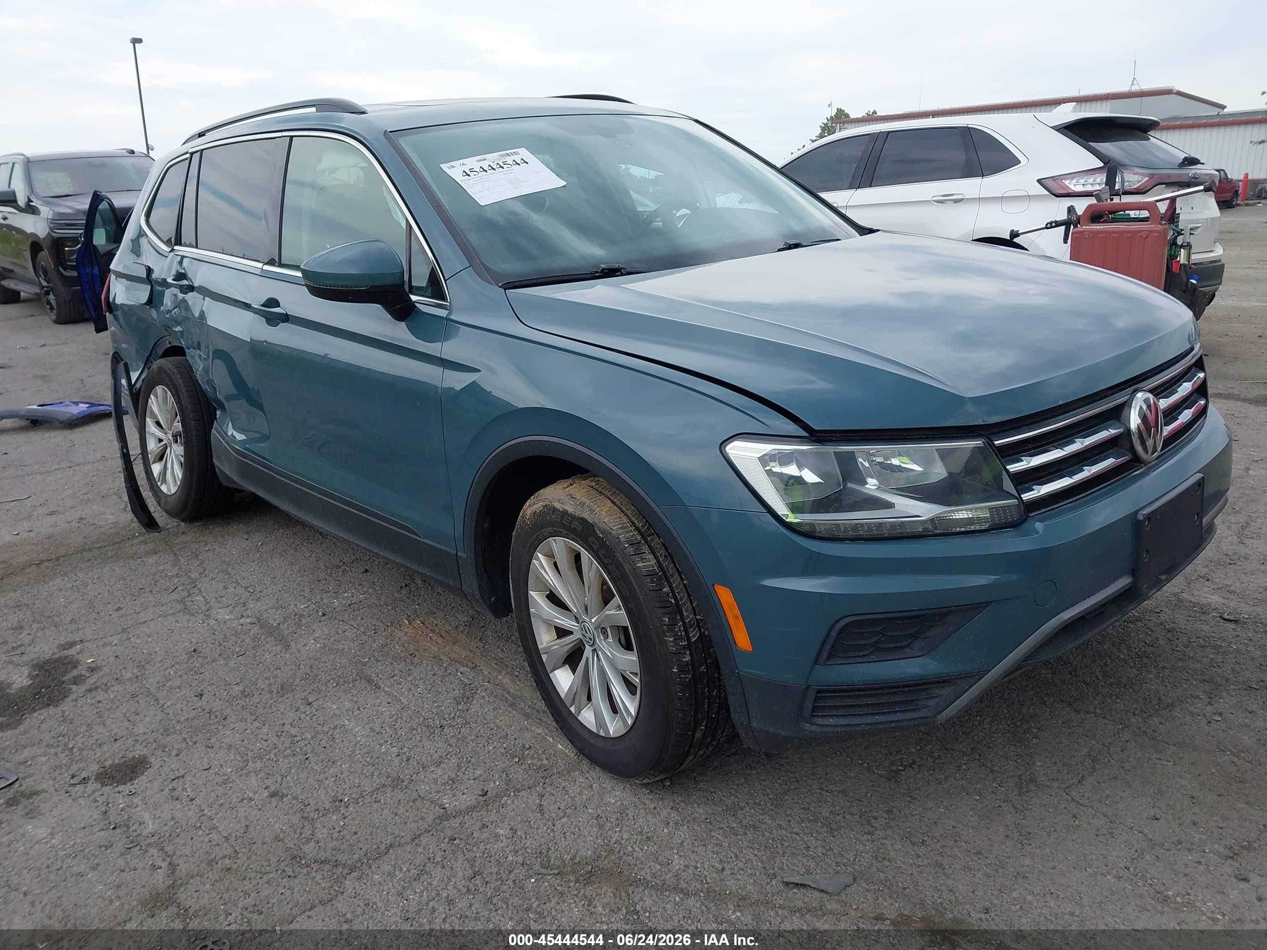 2019 Volkswagen Tiguan SE, VIN 3VV2B7AX8KM095996 — Rear end