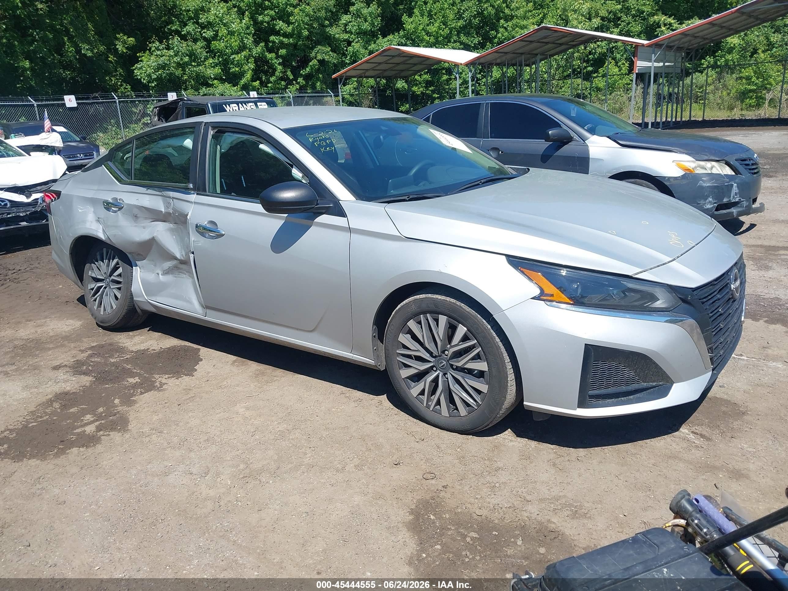 2025 Nissan Altima SV, VIN 1N4BL4DV6SN378185 — Бок