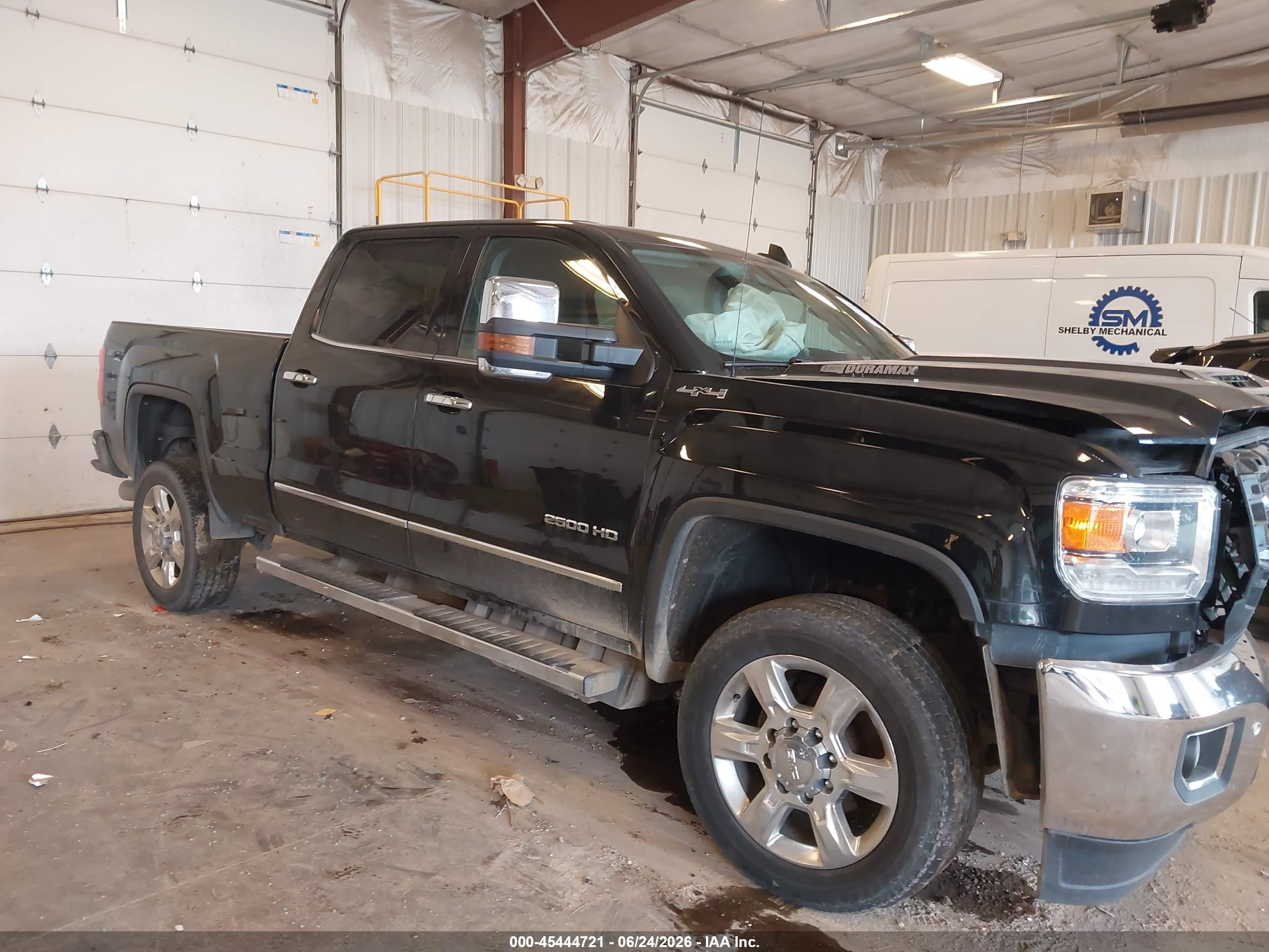 2019 GMC Sierra 2500HD SLT, VIN 1GT12REY3KF244825 — Front end
