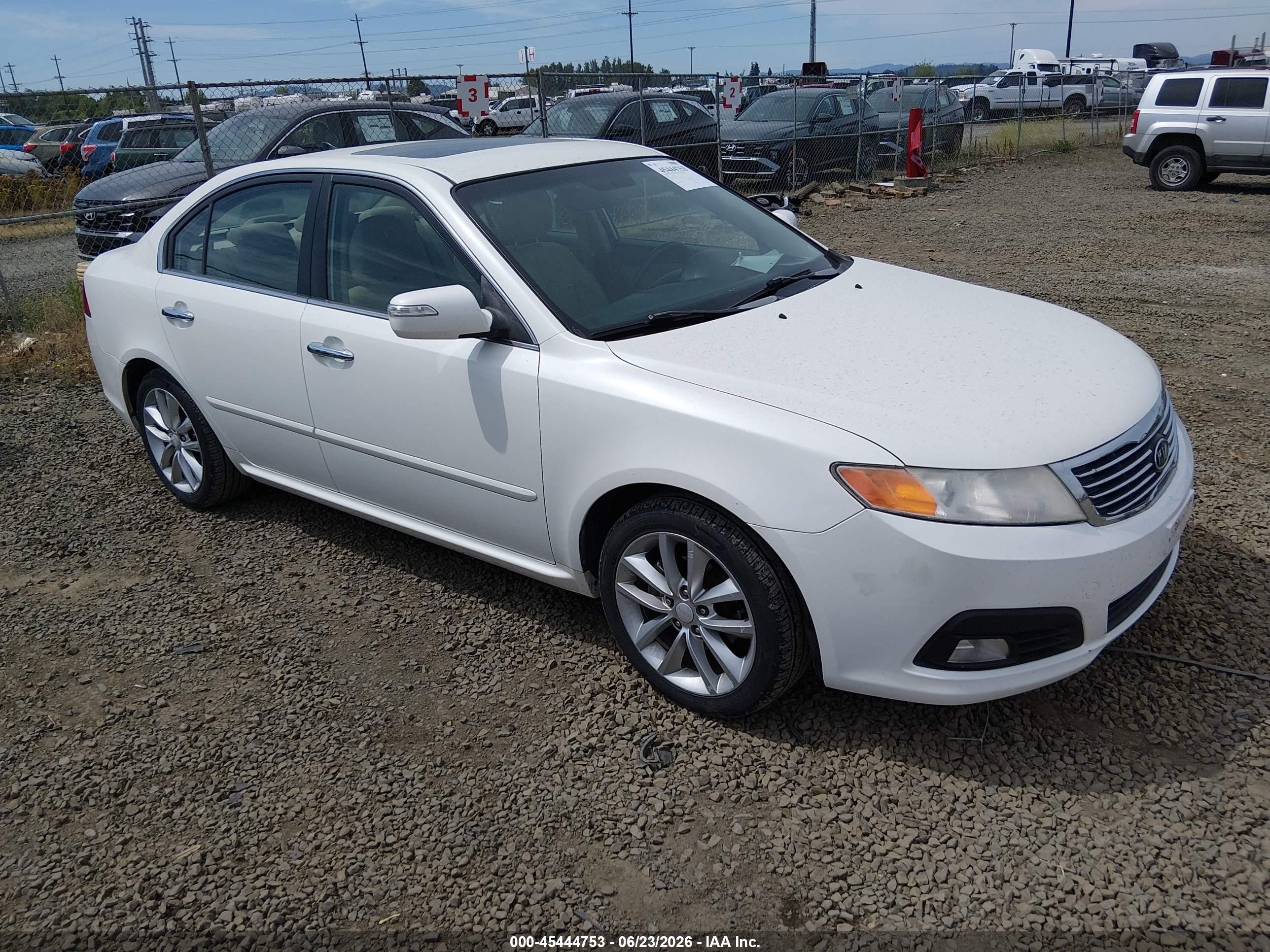 2009 Kia Optima LX, VIN KNAGE228395319100 — Зад