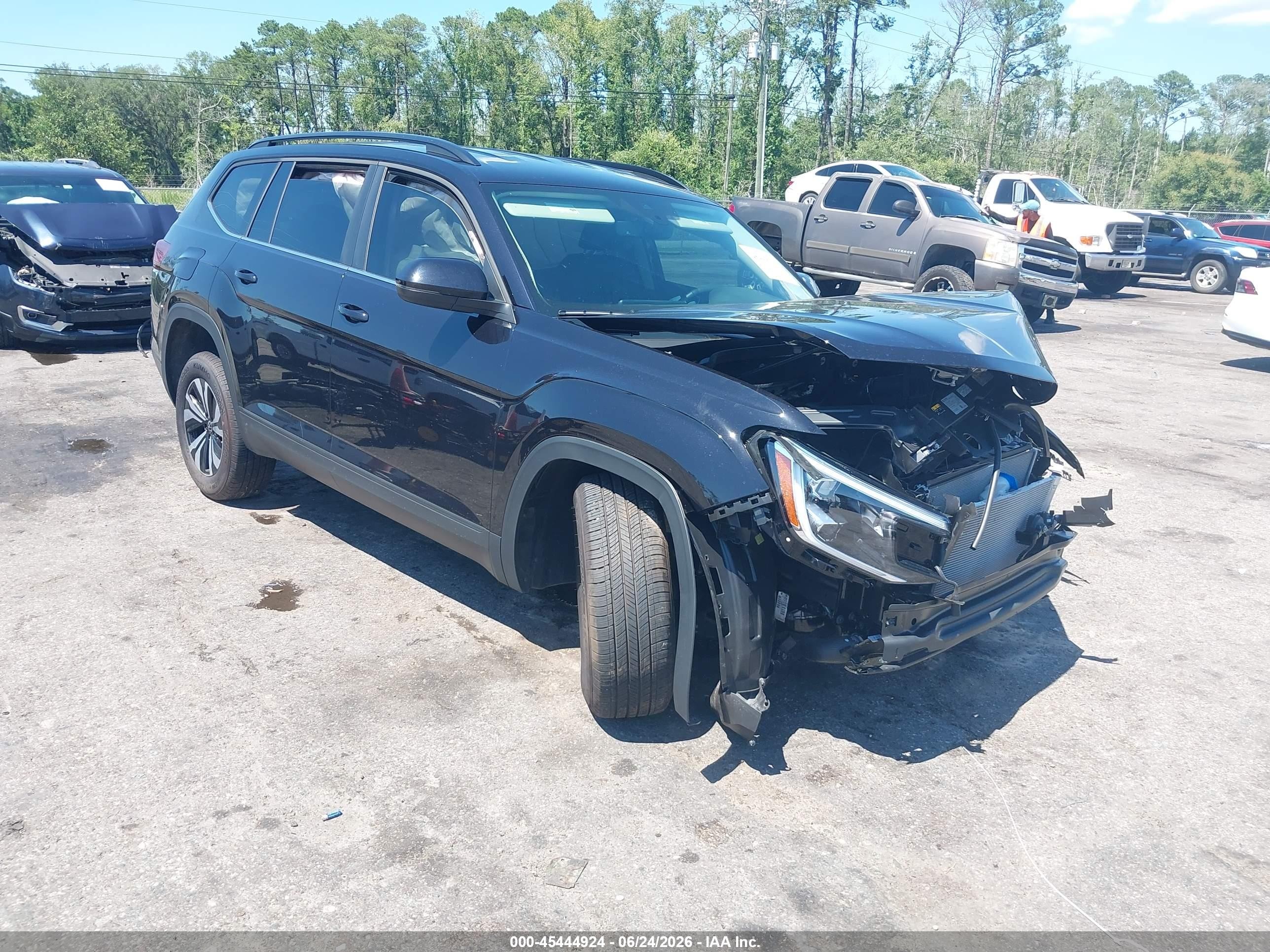 2026 Volkswagen Atlas, VIN 1V2LN2CA5TC526818 — Front end