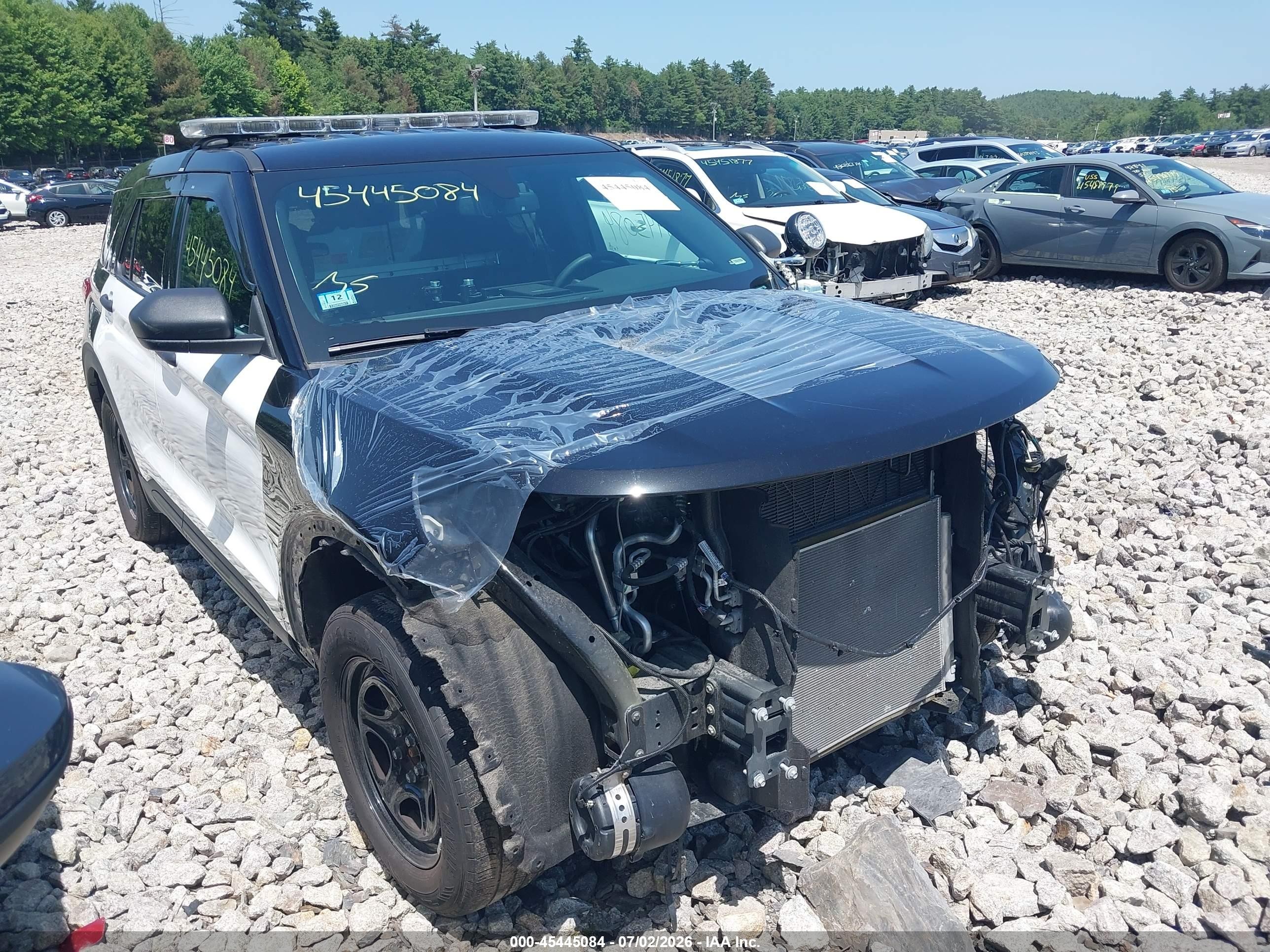 2024 Ford Police Interceptor Utility, VIN 1FM5K8AB2RGA71134 — Перед