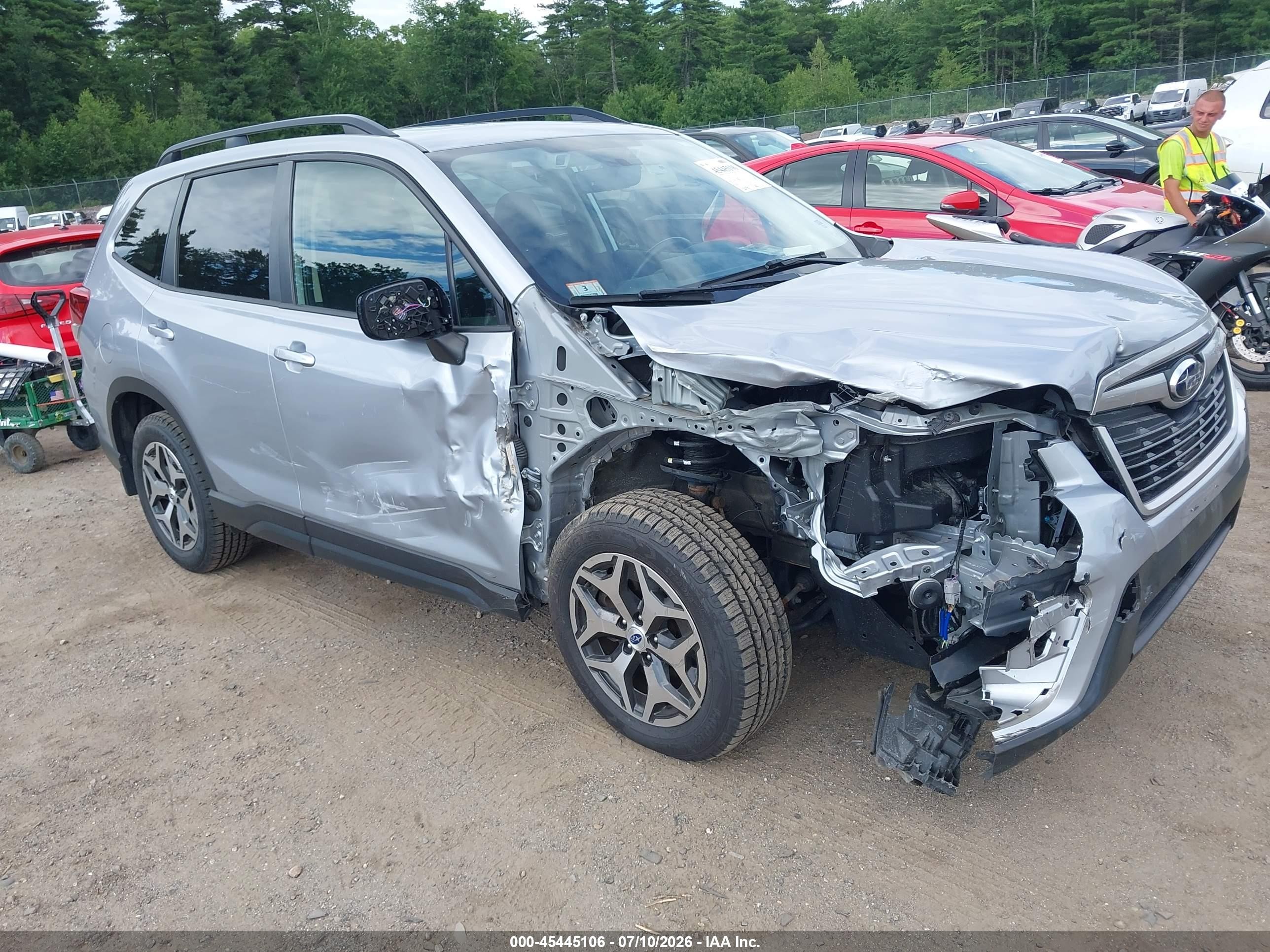 2019 Subaru Forester Premium, VIN JF2SKAGC7KH564937 — Front end