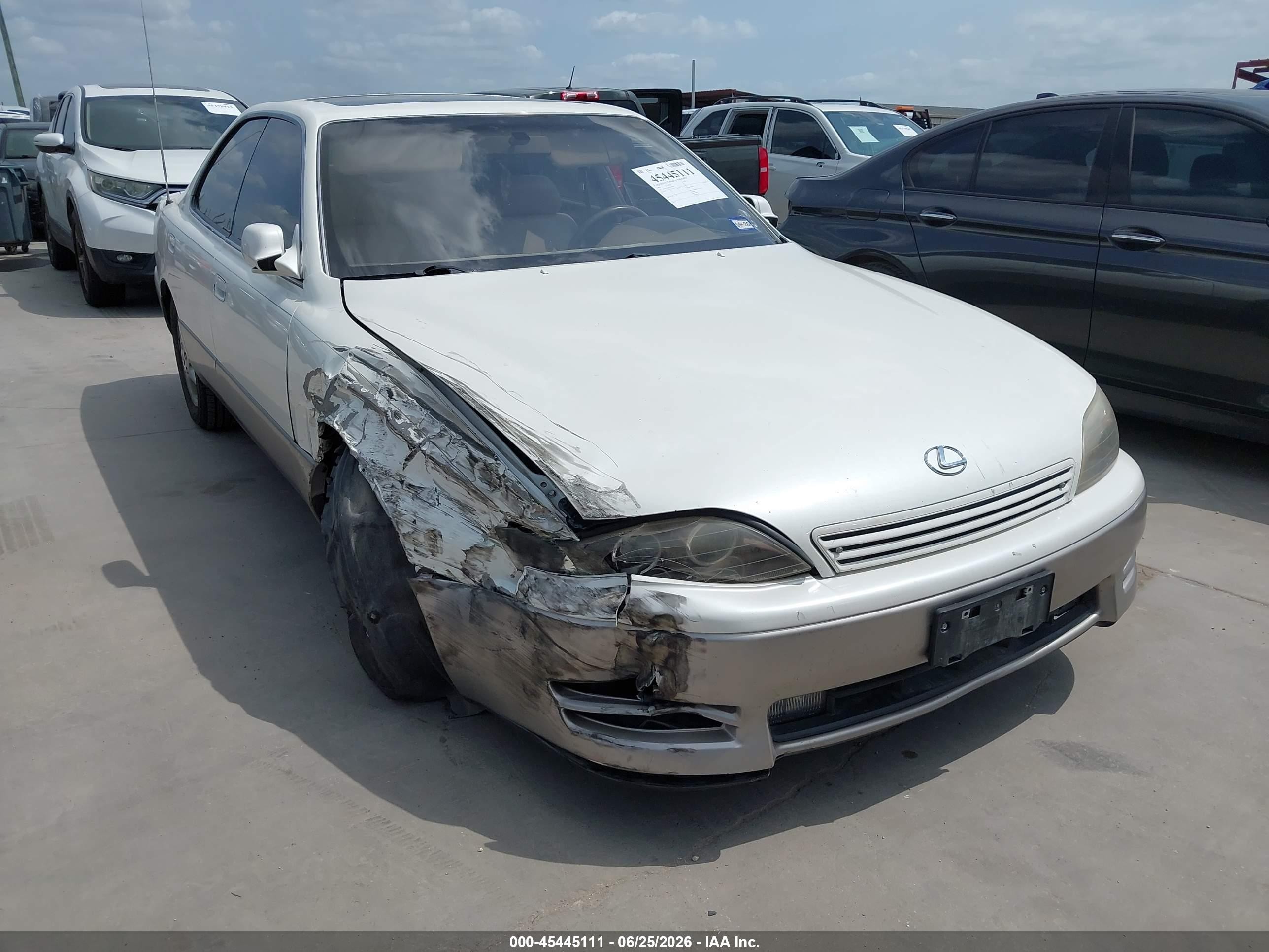 1996 Lexus ES 300, VIN JT8BF12G8T0129968 — Перед