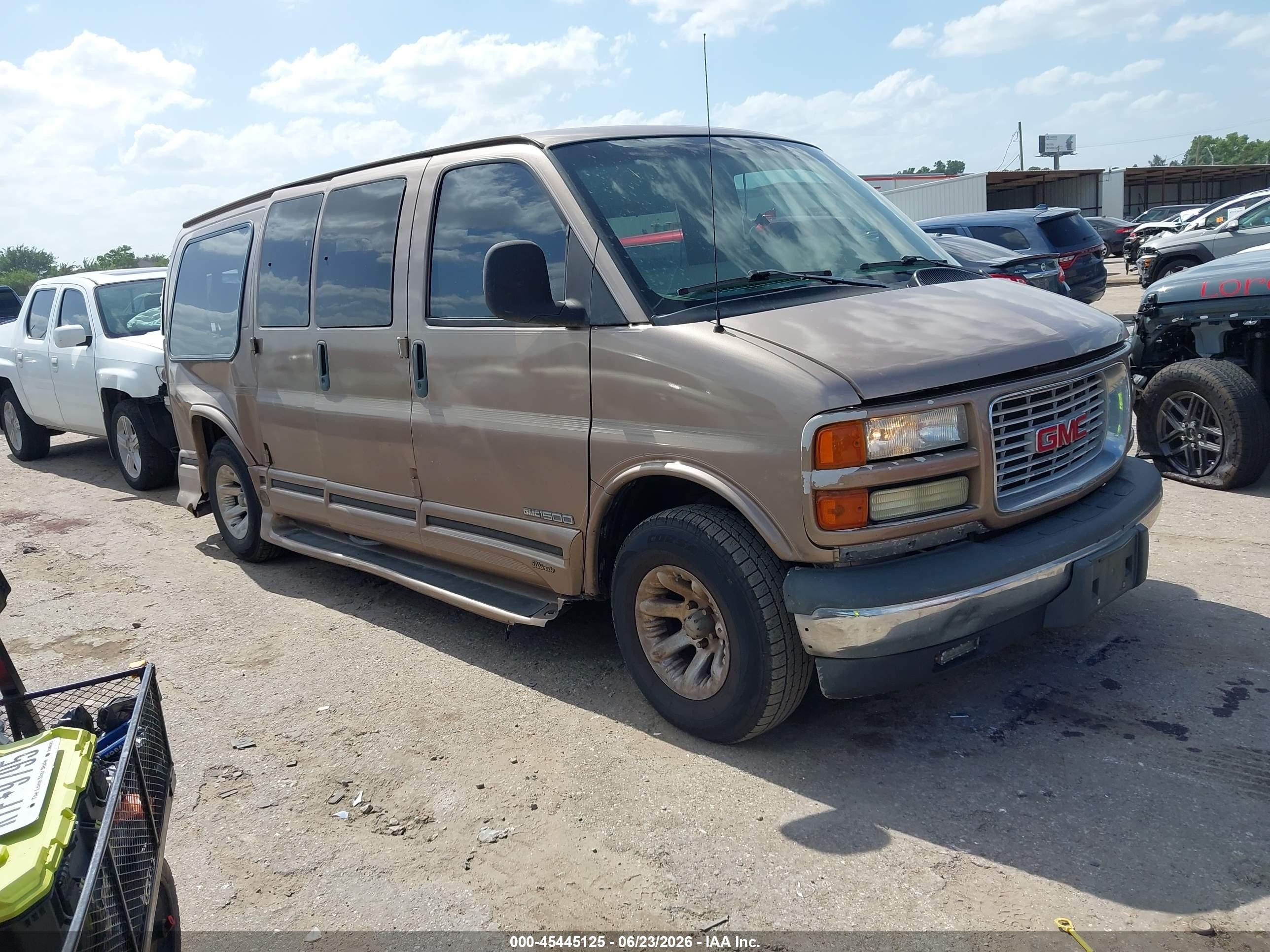 2002 GMC Savana Cargo YF7, VIN 1GDFG15M921208703 — Rear end