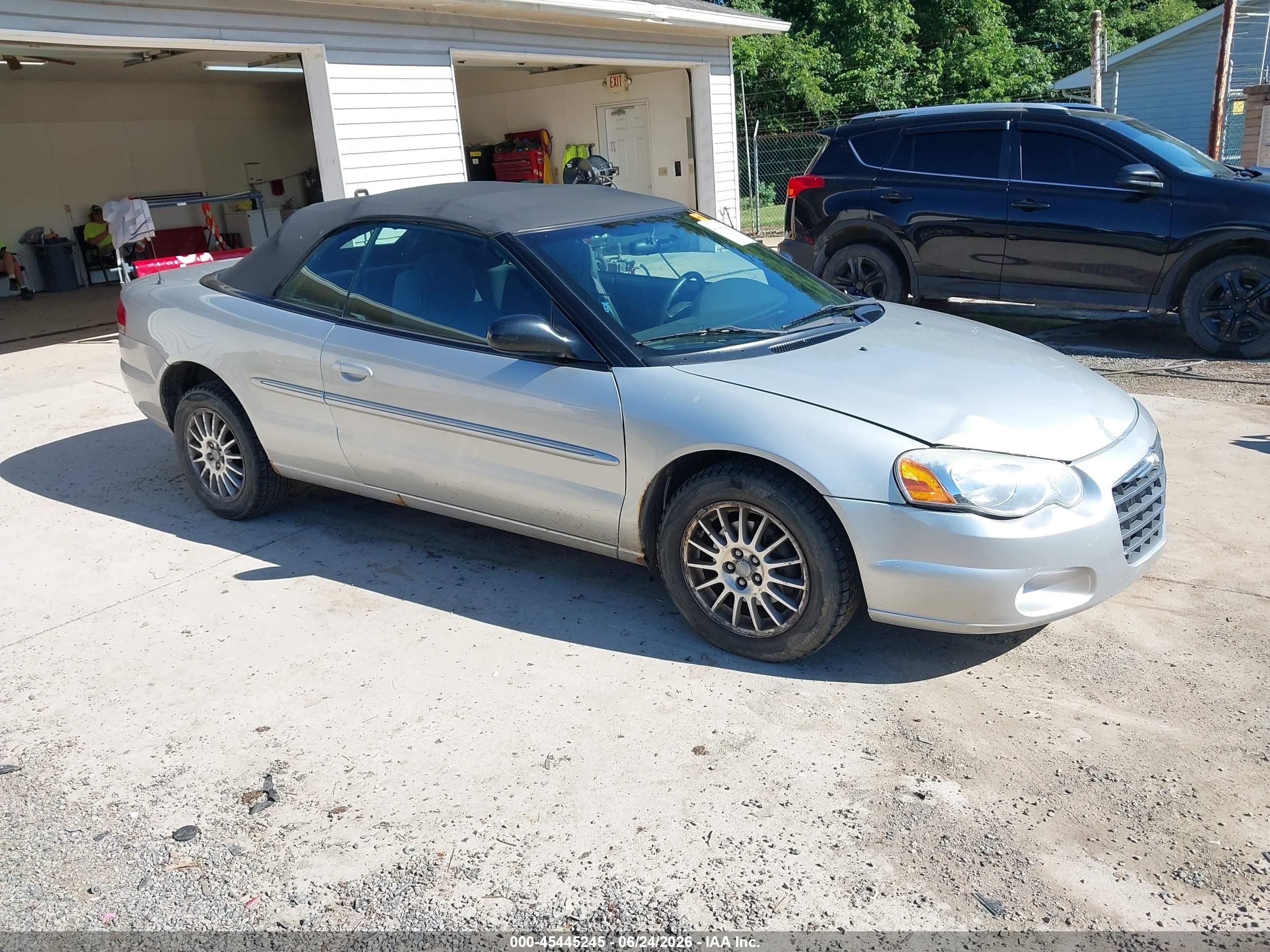 2004 Chrysler Sebring LXi, VIN 1C3EL55R74N340745 — Front end