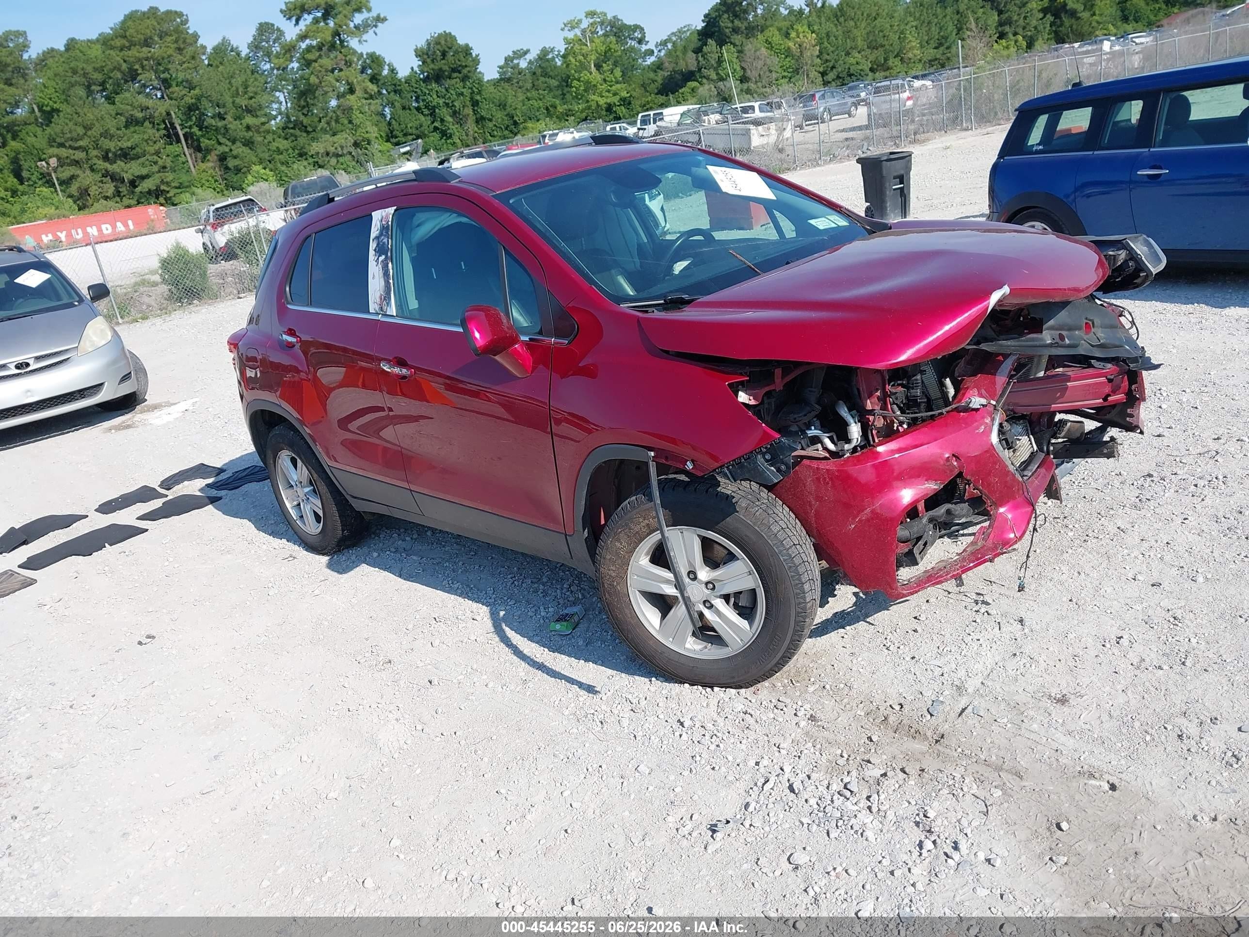 2020 Chevrolet Trax LT, VIN 3GNCJPSB9LL209334 — Front end