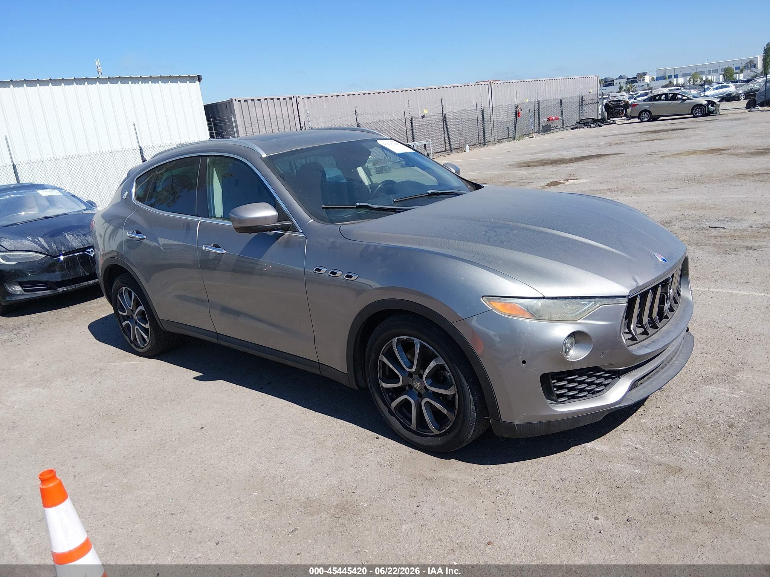 2017 Maserati Levante, VIN ZN661XUA0HX207170 — Front end