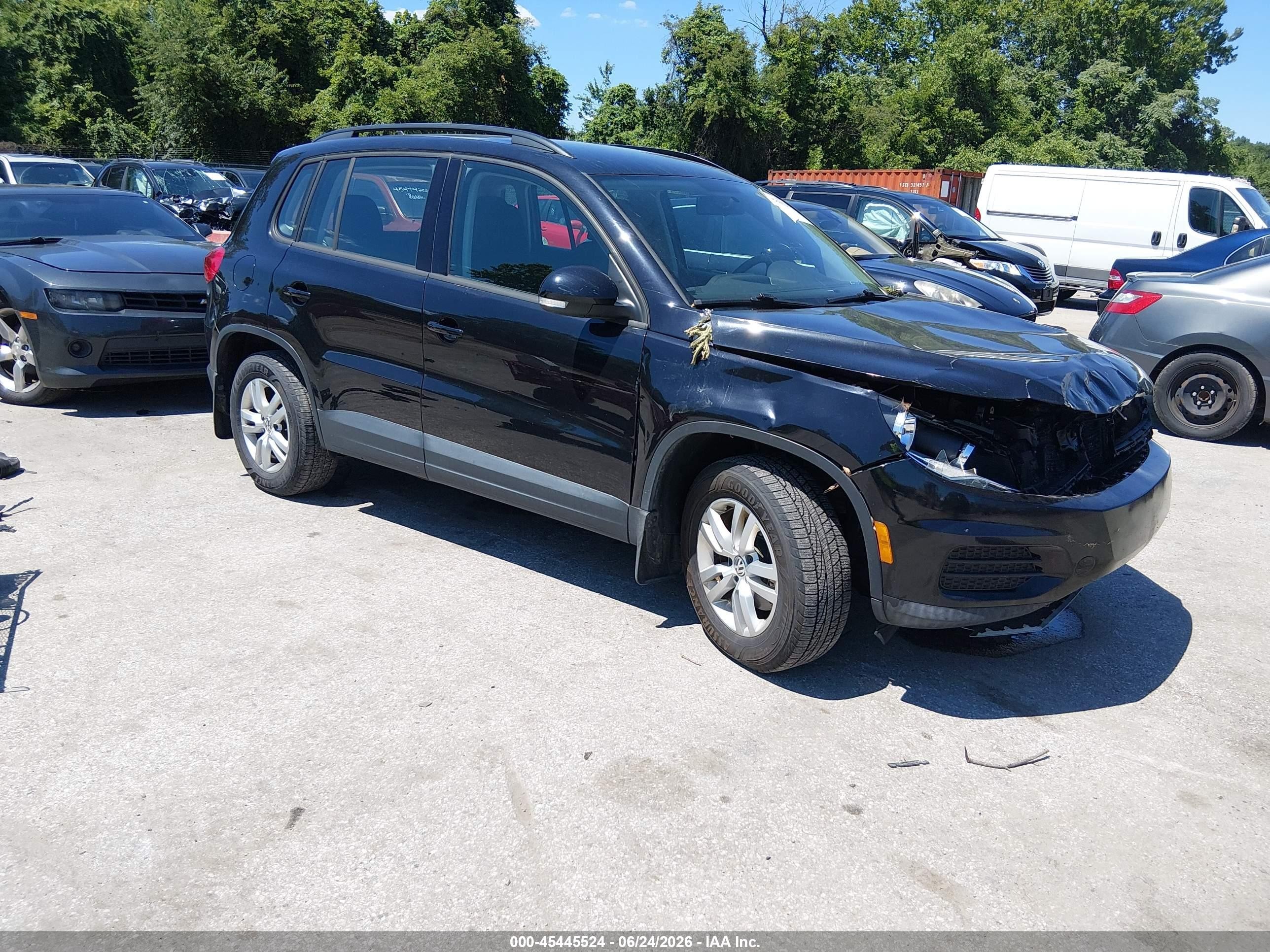 2015 Volkswagen Tiguan SEL, VIN WVGBV7AX8FW546187 — Front end
