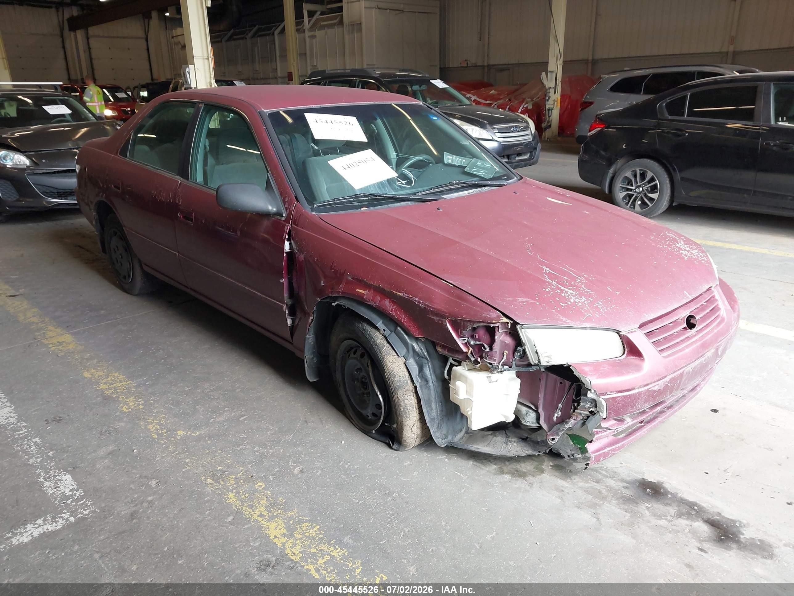 1998 Toyota Camry LE, VIN JT2BG22K3W0123386 — Front end