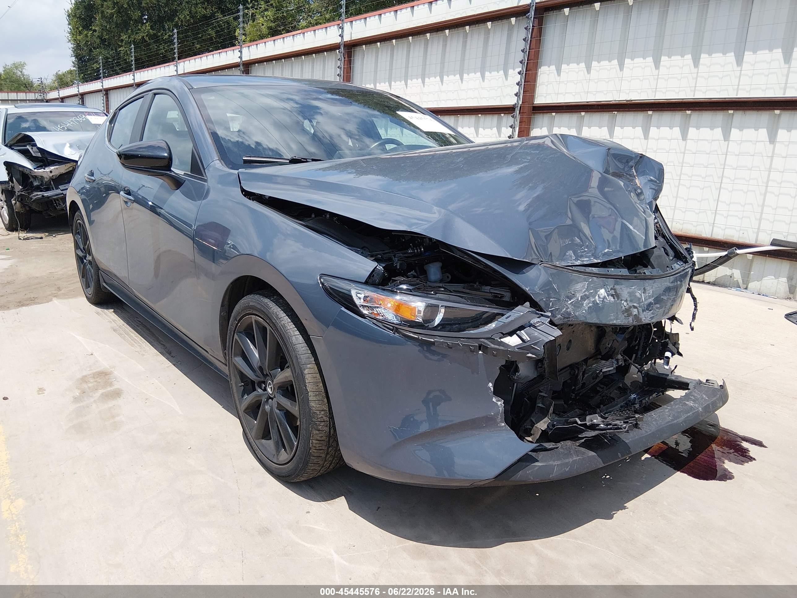 2024 Mazda 3 S Carbon Edition, VIN JM1BPBLMXR1653697 — Перед