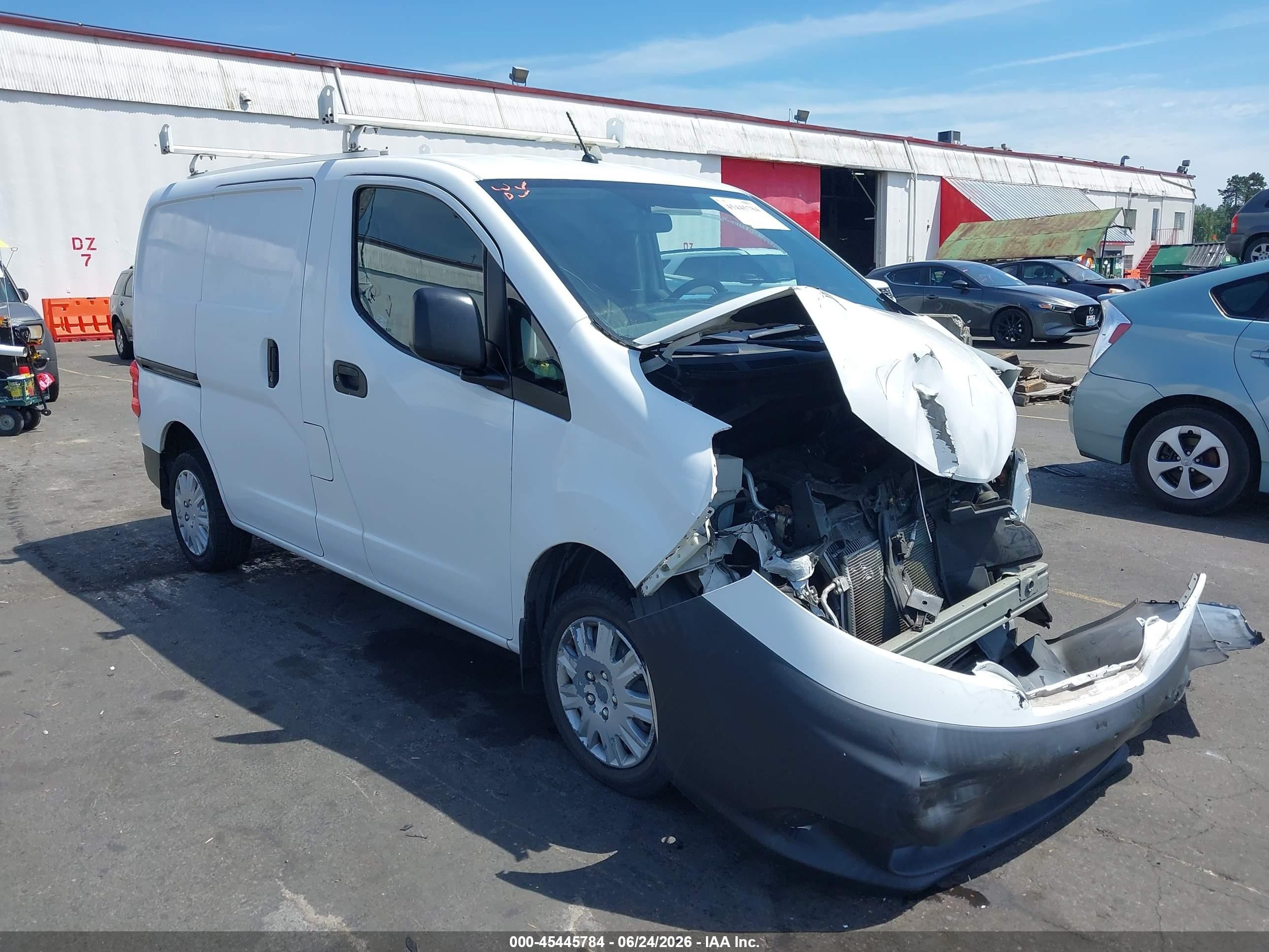 2015 Nissan NV200 S, VIN 3N6CM0KN1FK736485 — Front end