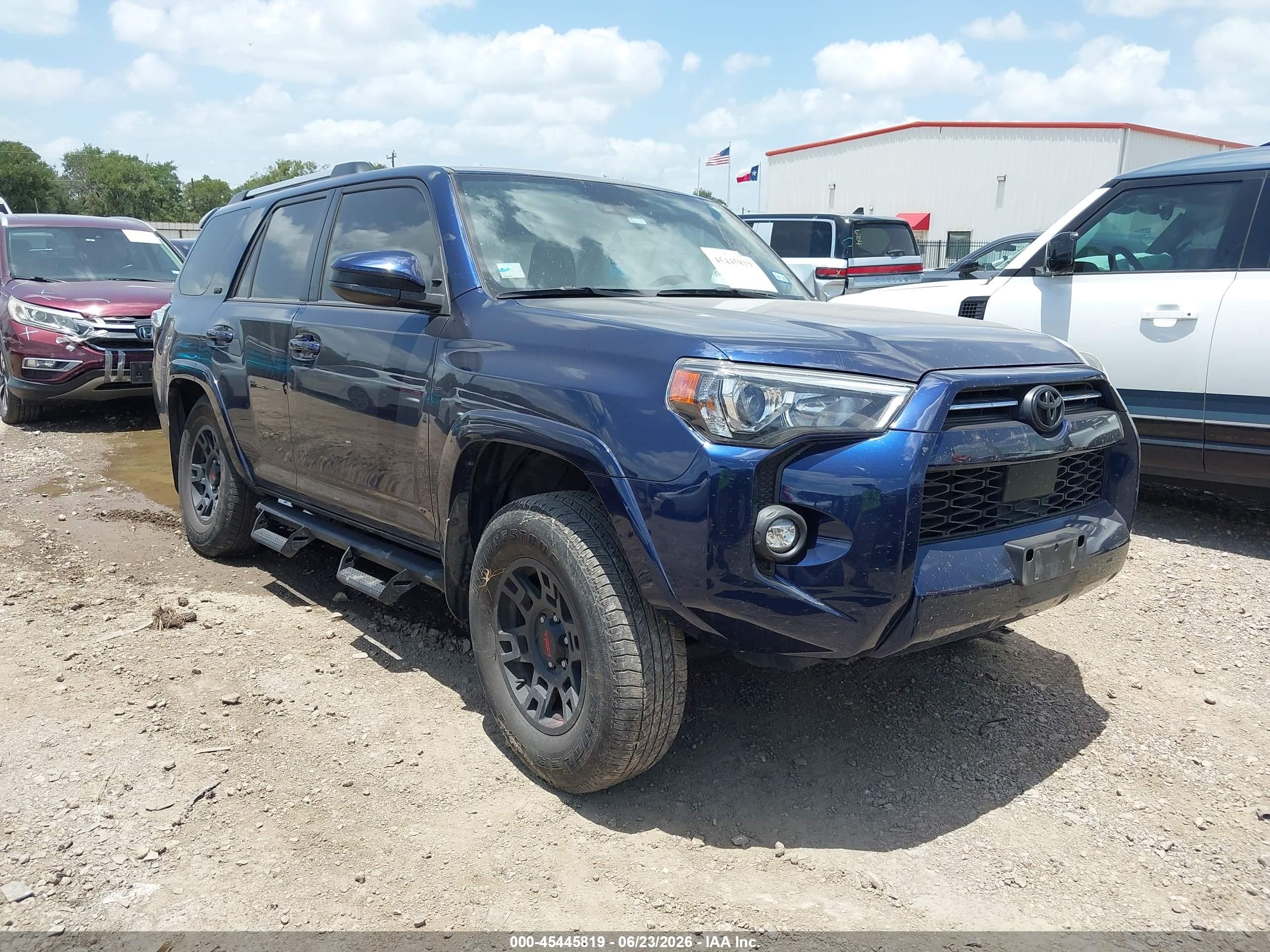 2023 Toyota 4Runner SR5, VIN JTEMU5JR1P6176218 — Side