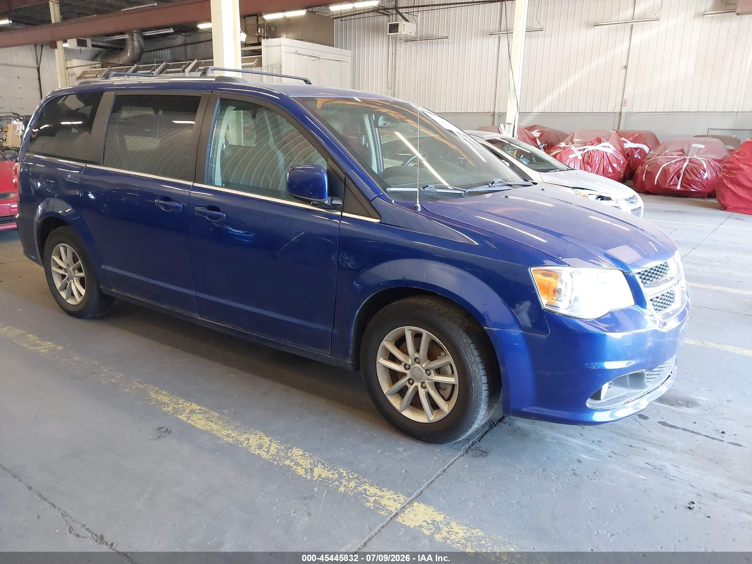 2020 Dodge Grand Caravan SXT, VIN 2C4RDGCGXLR255522 — Зад
