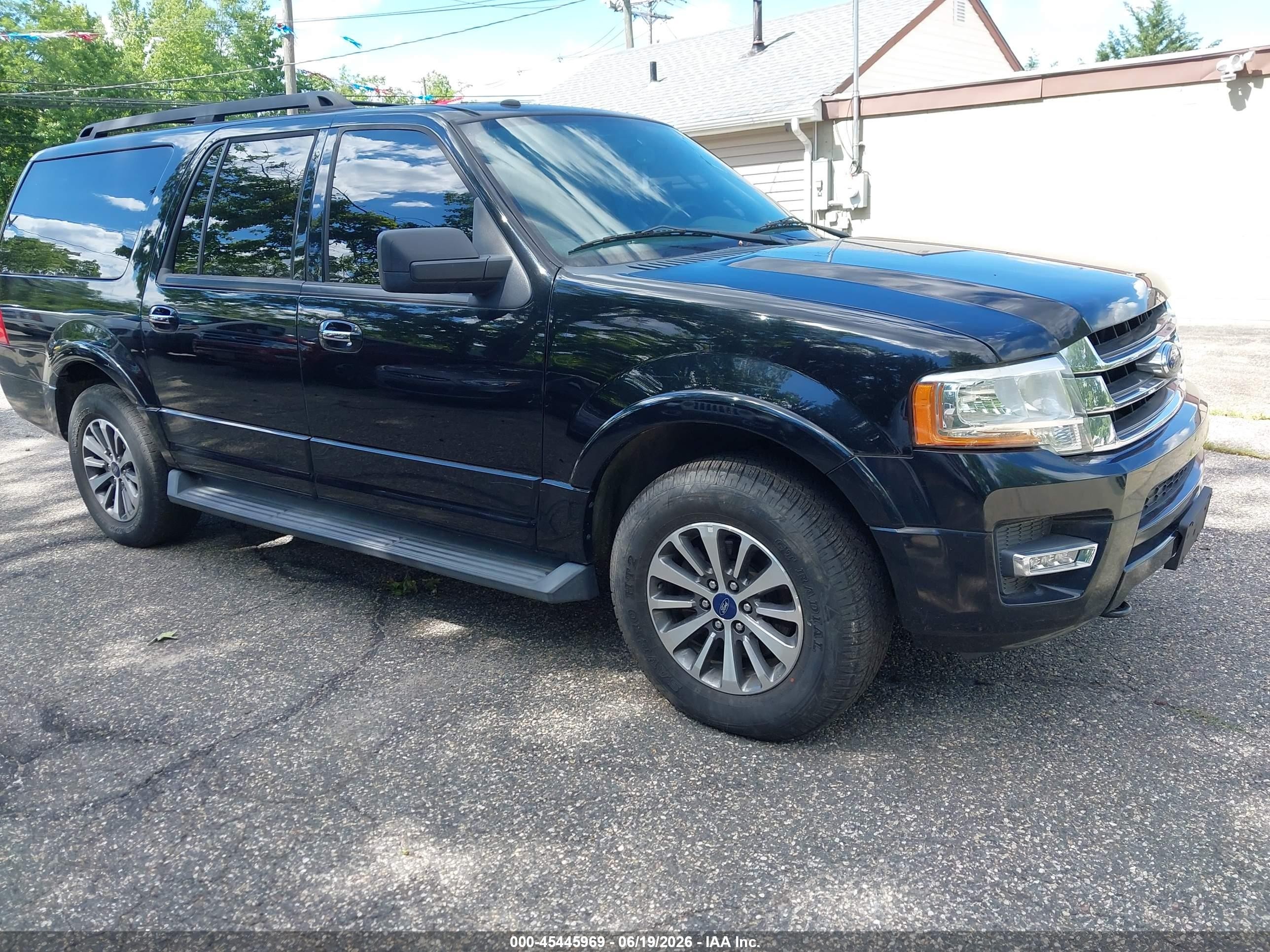 2017 Ford Expedition Max XLT, VIN 1FMJK1JT2HEA21309 — Side