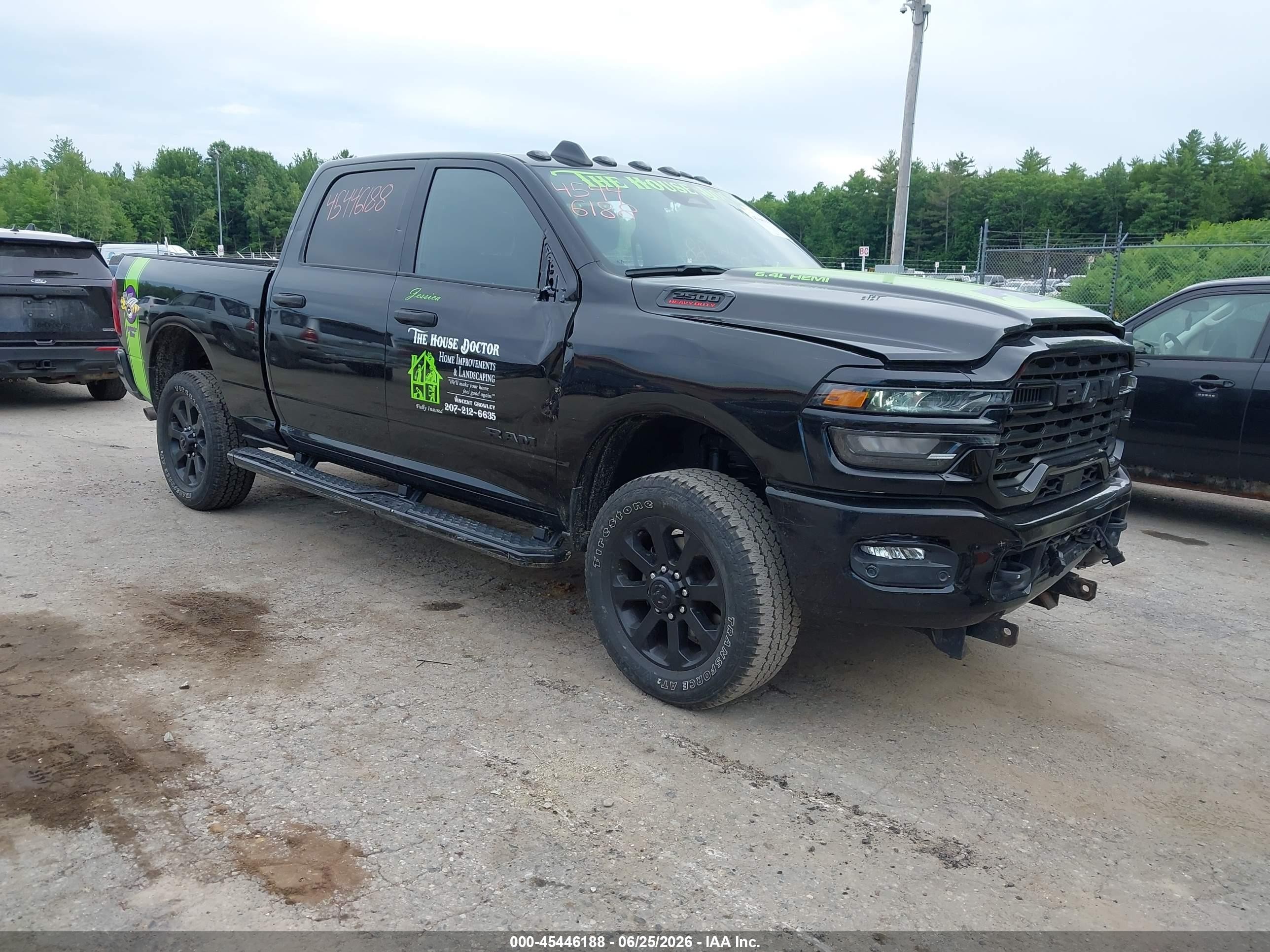 2025 Ram 2500 Big Horn, VIN 3C6UR5DJ8SG523392 — Бок