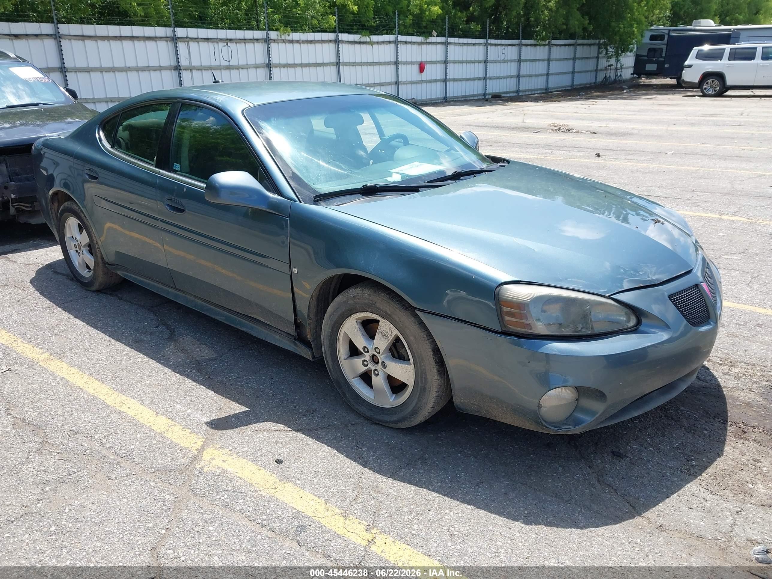 2006 Pontiac Grand Prix, VIN 2G2WP552461112489 — Front end