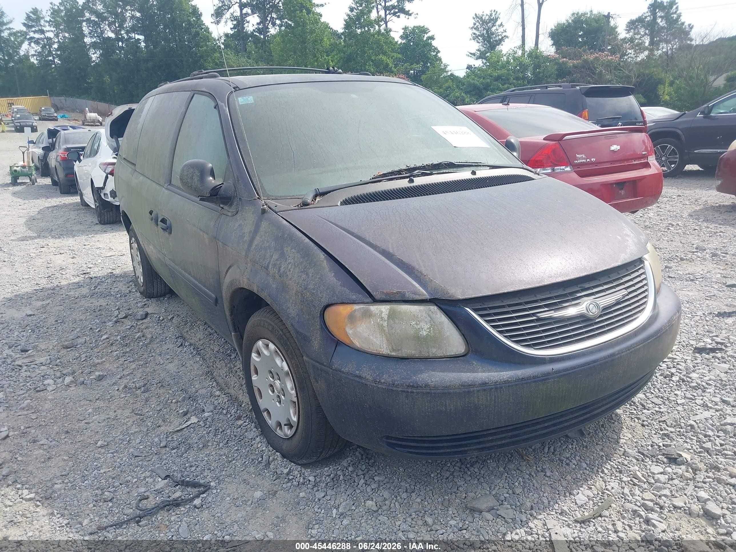 2004 Chrysler Town & Country LX, VIN 2C4GP44R04R607716 — Front end