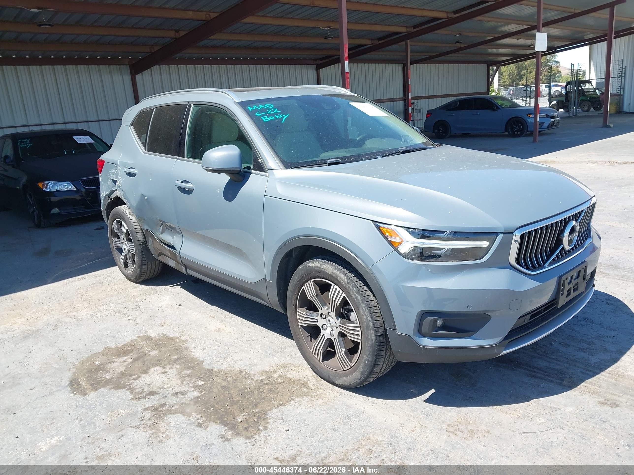 2022 Volvo XC40 Inscription, VIN YV4162UL2N2716927 — Side