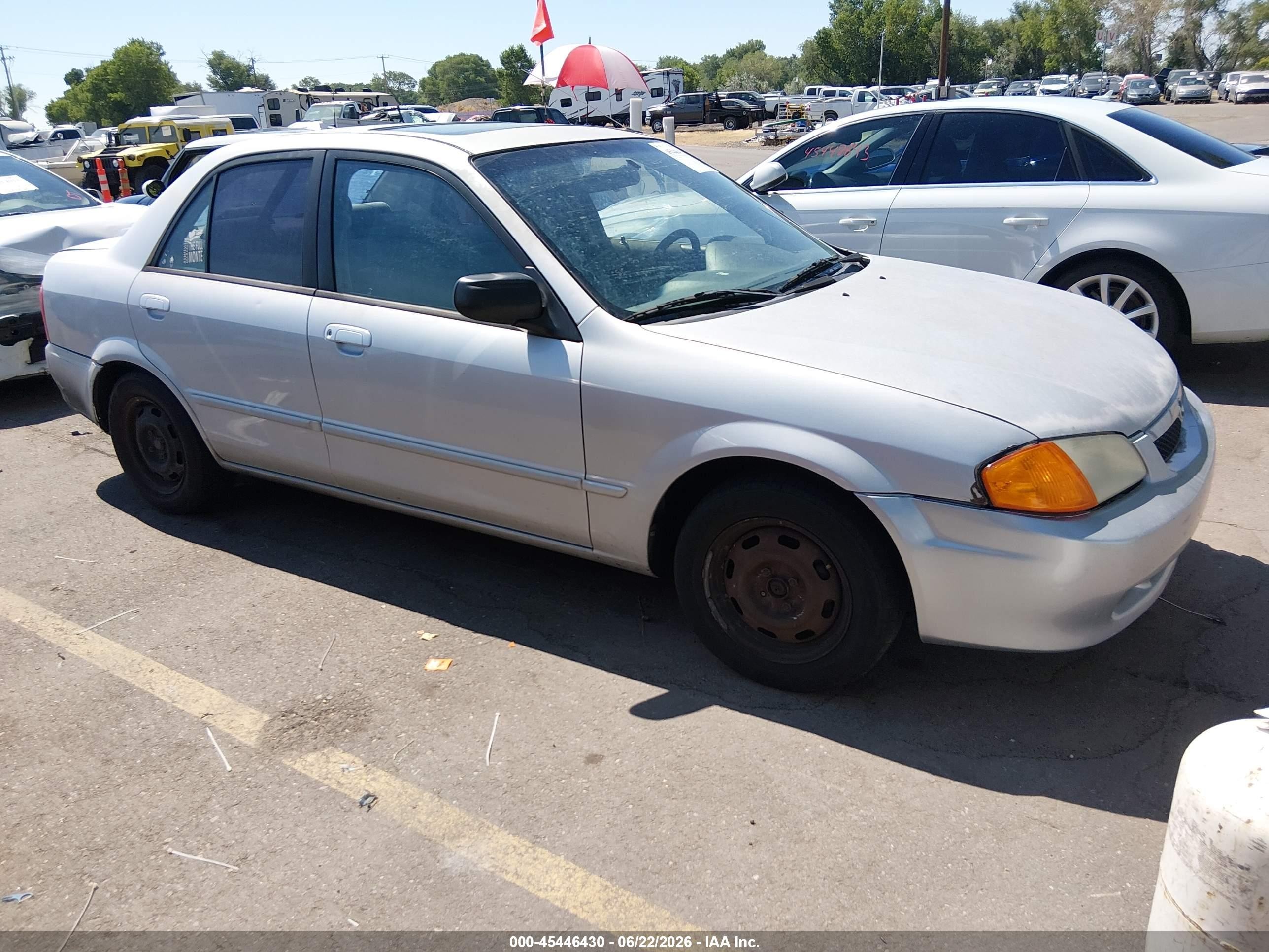 2000 Mazda Protege DX, VIN JM1BJ2224Y0238977 — Front end