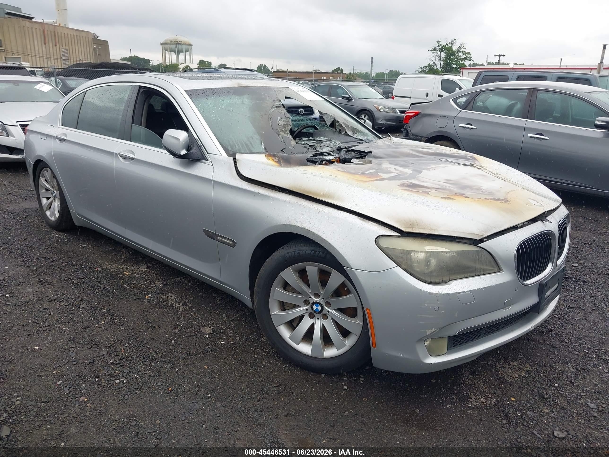 2009 BMW 7 Series 750Li, VIN WBAKB83579CY58714 — Engine fire
