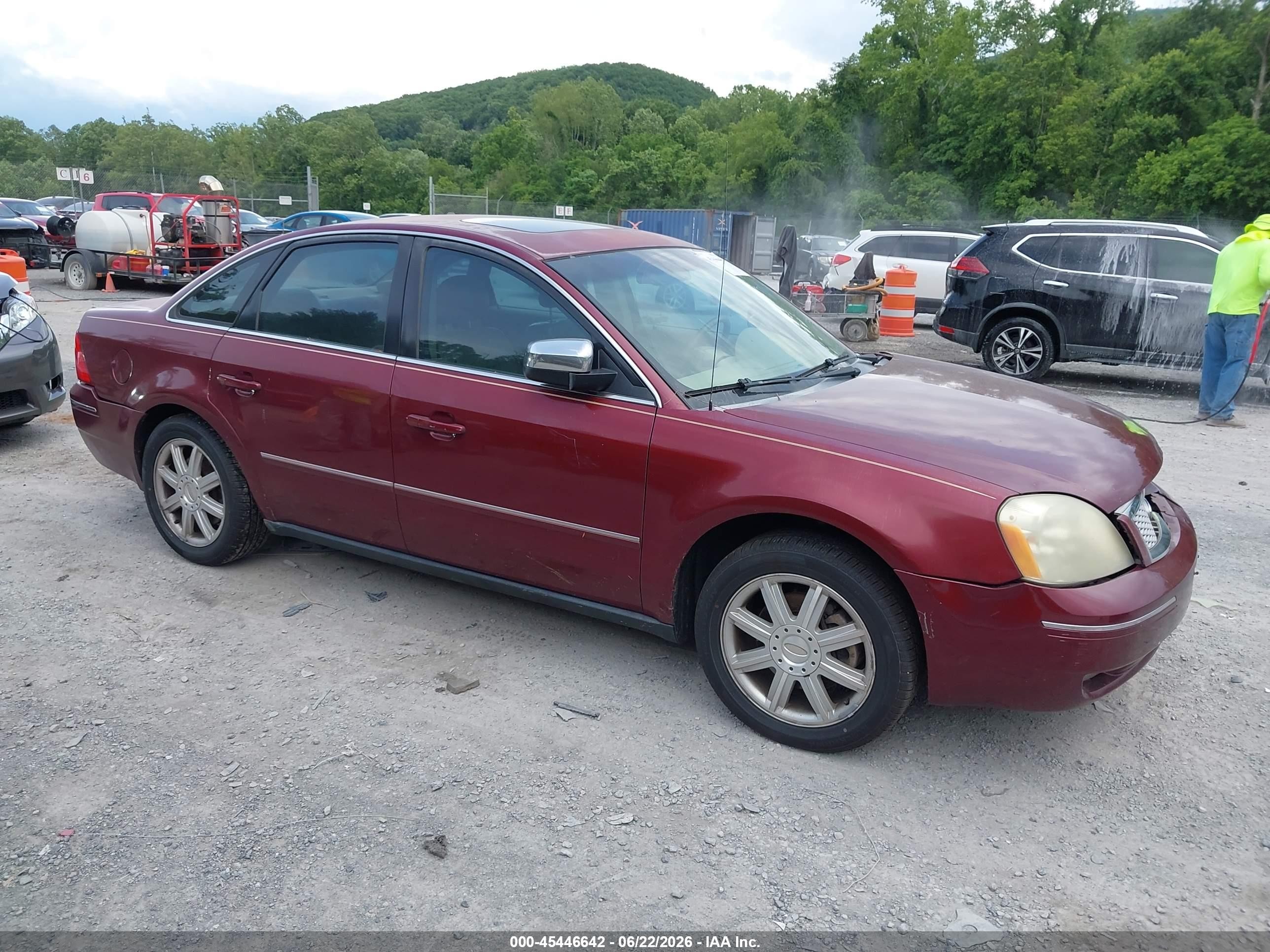 2005 Ford Five Hundred Limited, VIN 1FAHP28145G182717 — Front end