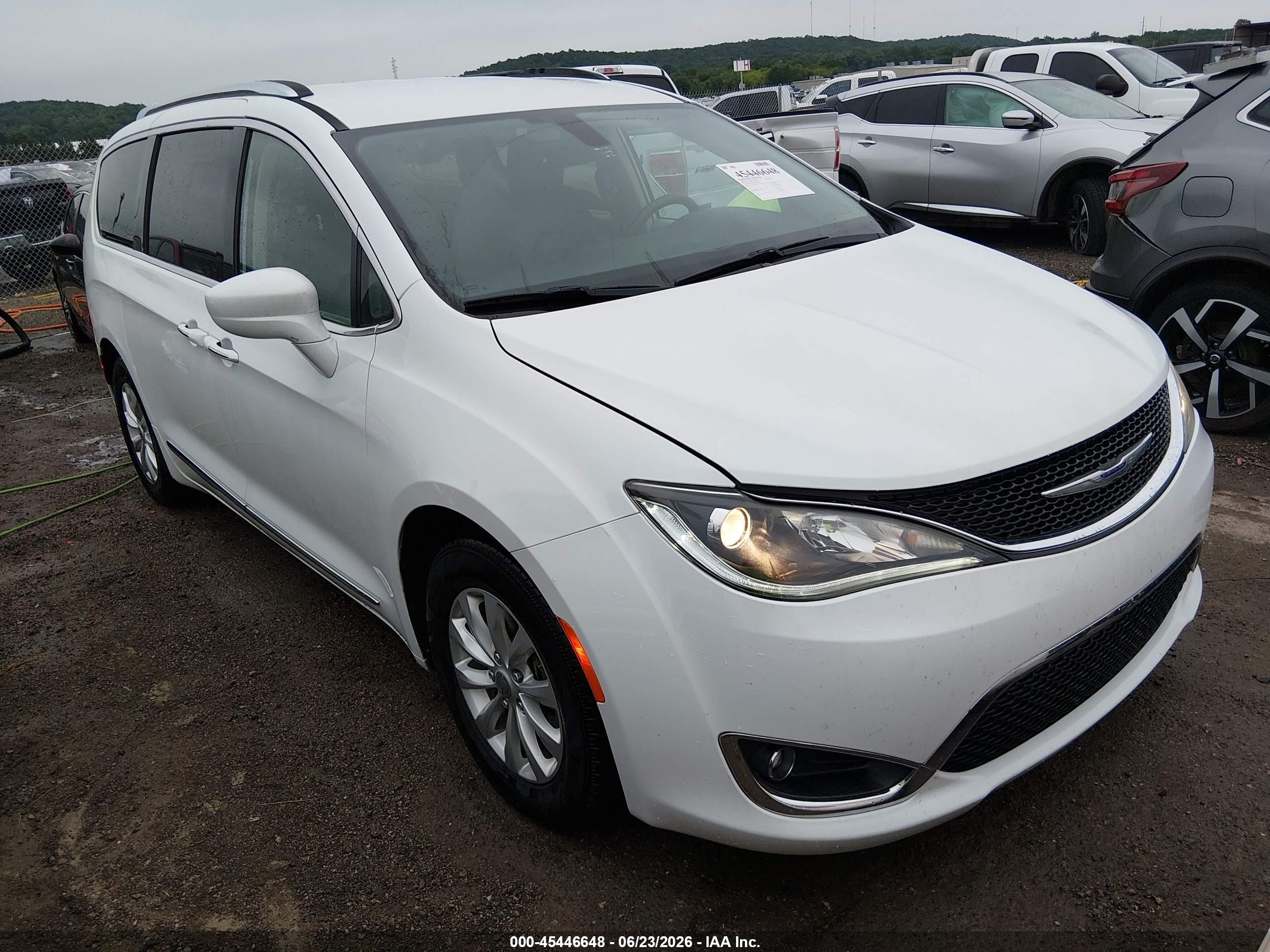 2019 Chrysler Pacifica Touring L, VIN 2C4RC1BG3KR626018 — Град