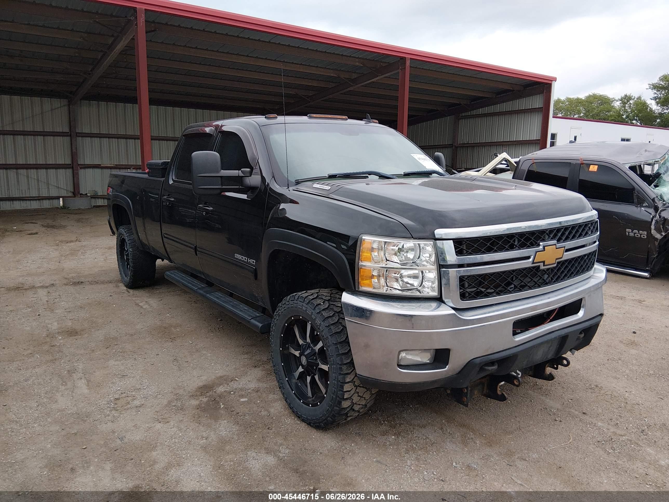 2014 Chevrolet Silverado 2500HD LTZ, VIN 1GC1KYE82EF187208 — Front end