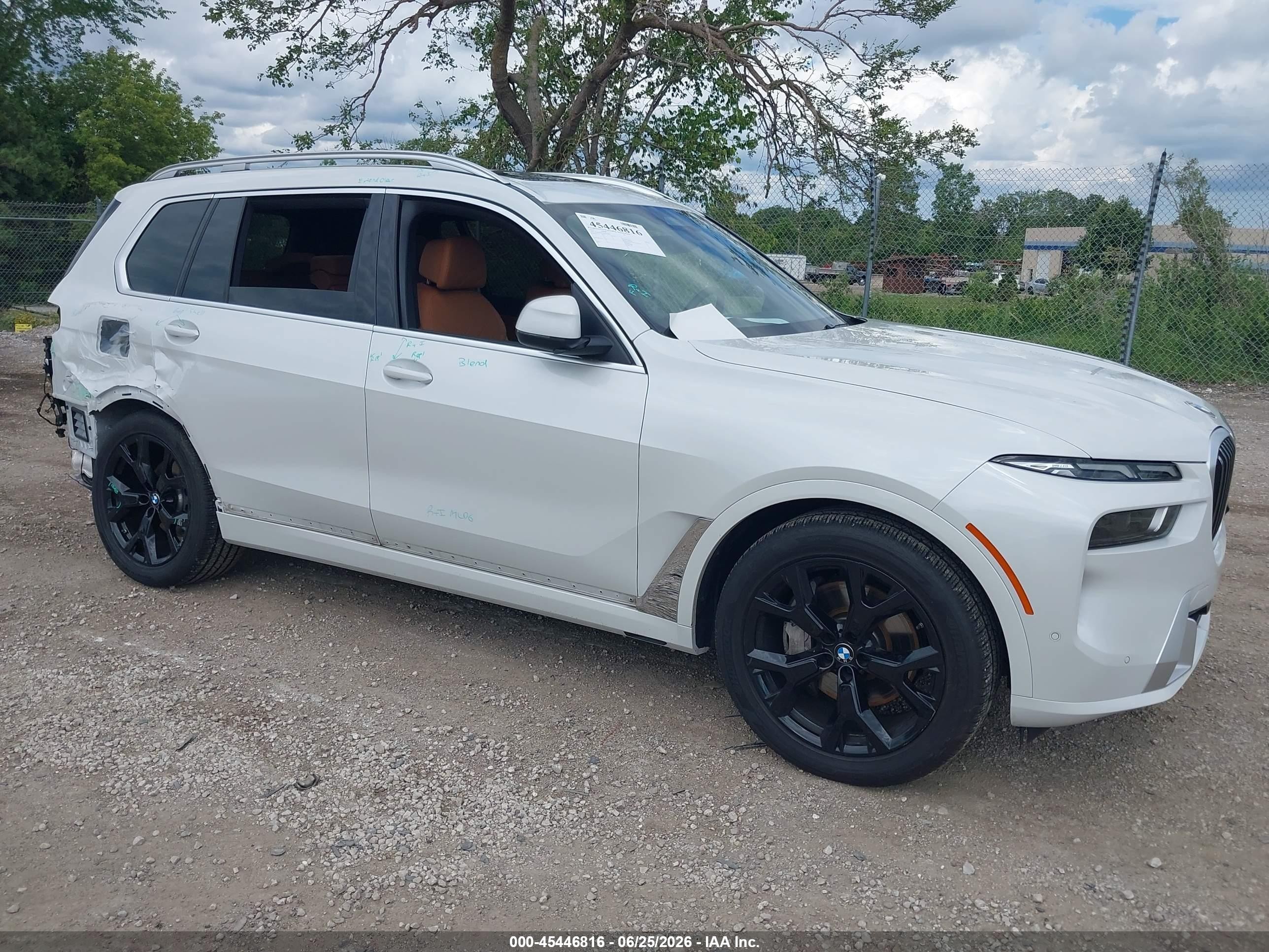 2023 BMW X7 xDrive40i, VIN 5UX23EM01P9R06766 — Rear end