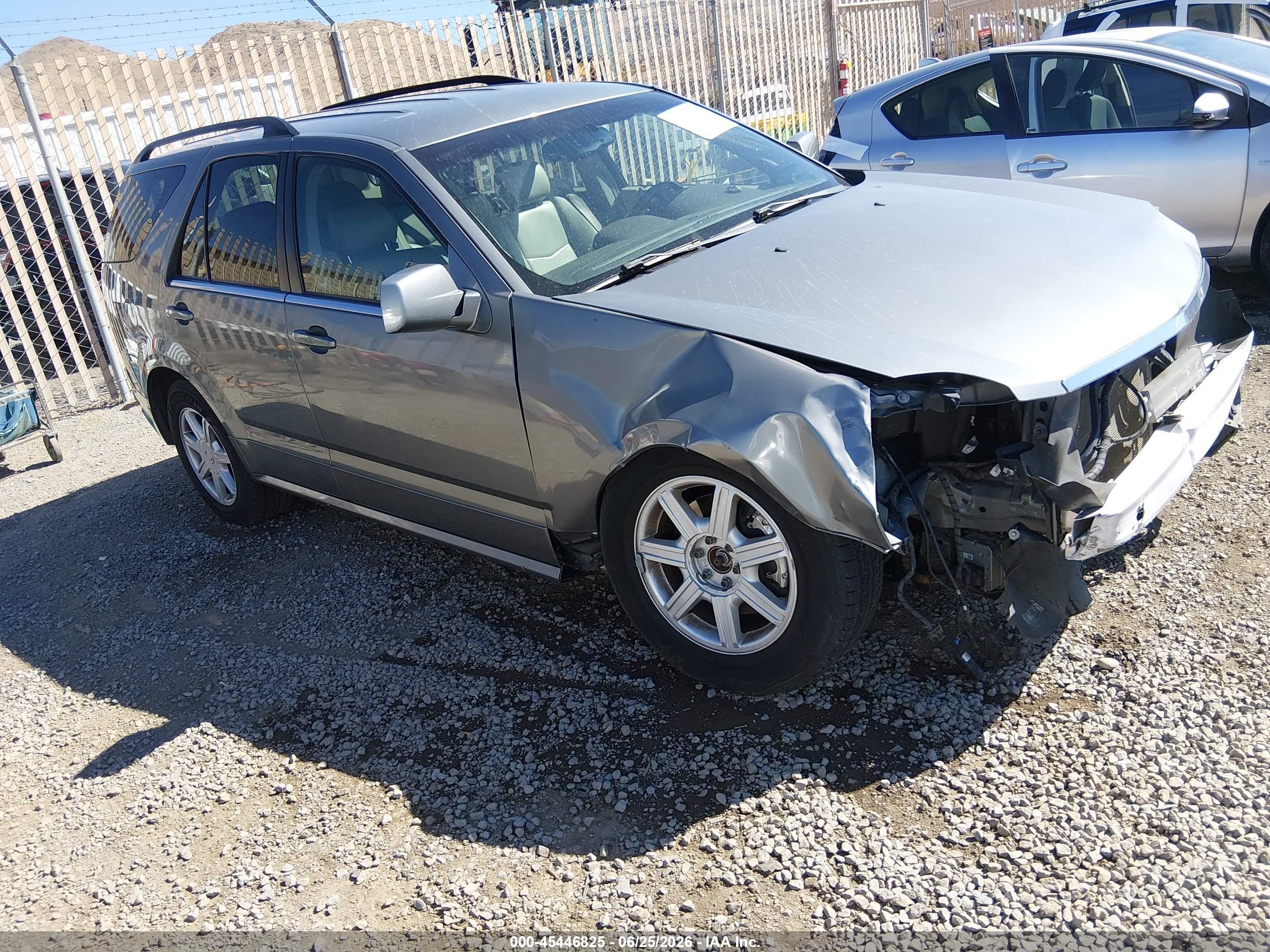 2004 Cadillac SRX, VIN 1GYEE637140177367 — Перед
