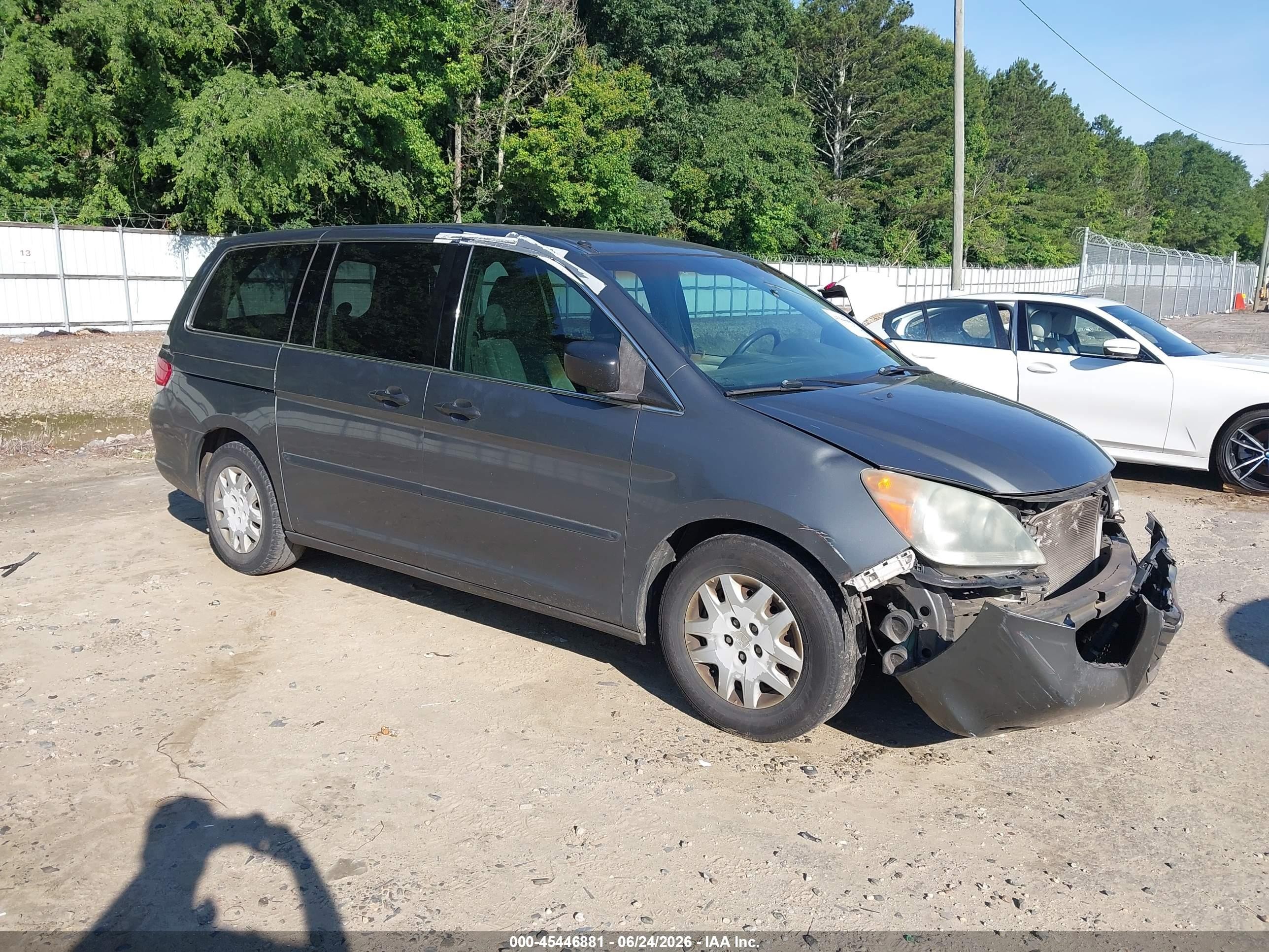 2008 Honda Odyssey LX, VIN 5FNRL38288B076035 — Front end