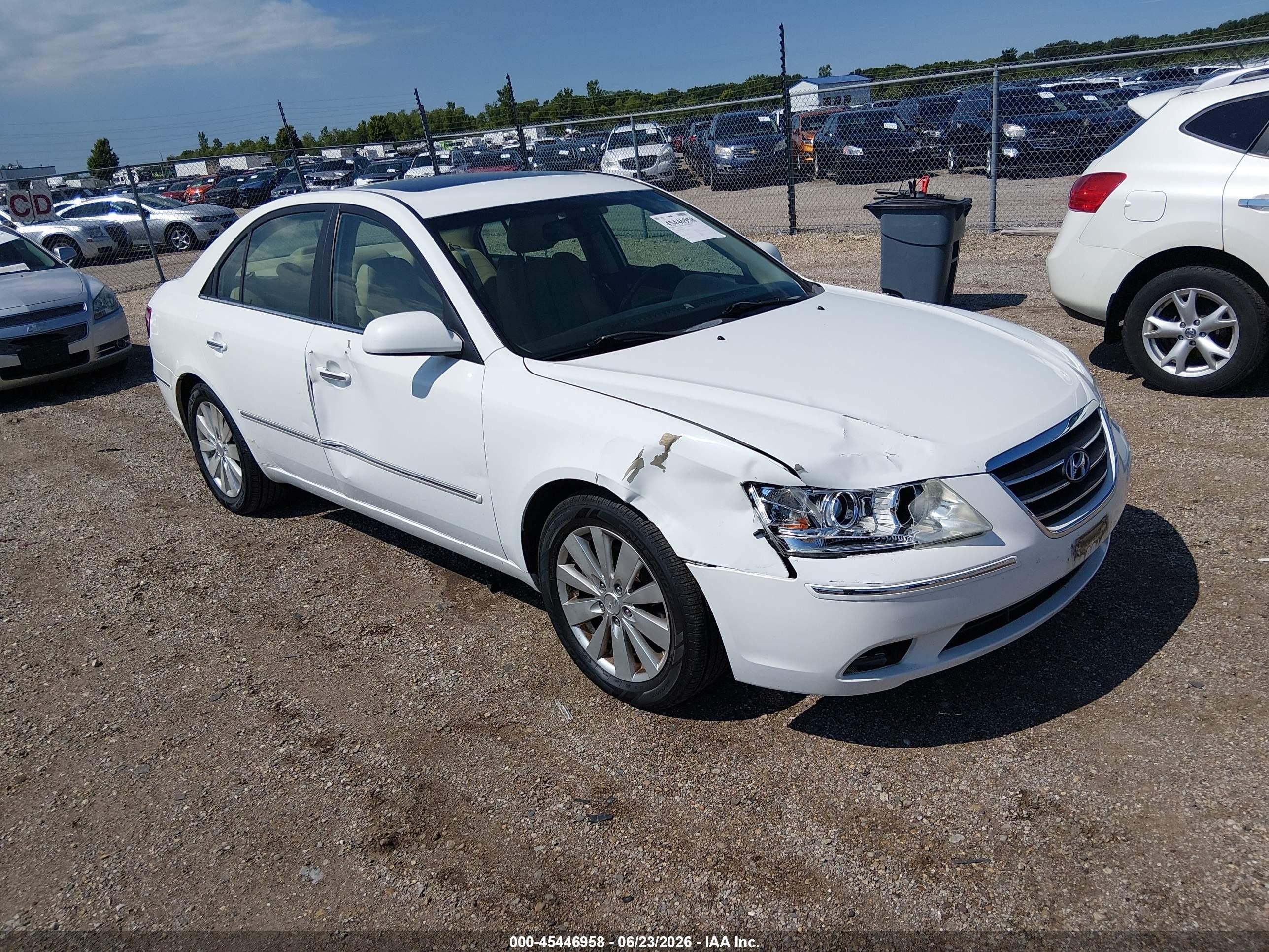 2009 Hyundai Sonata Limited, VIN 5NPEU46F79H459765 — Side