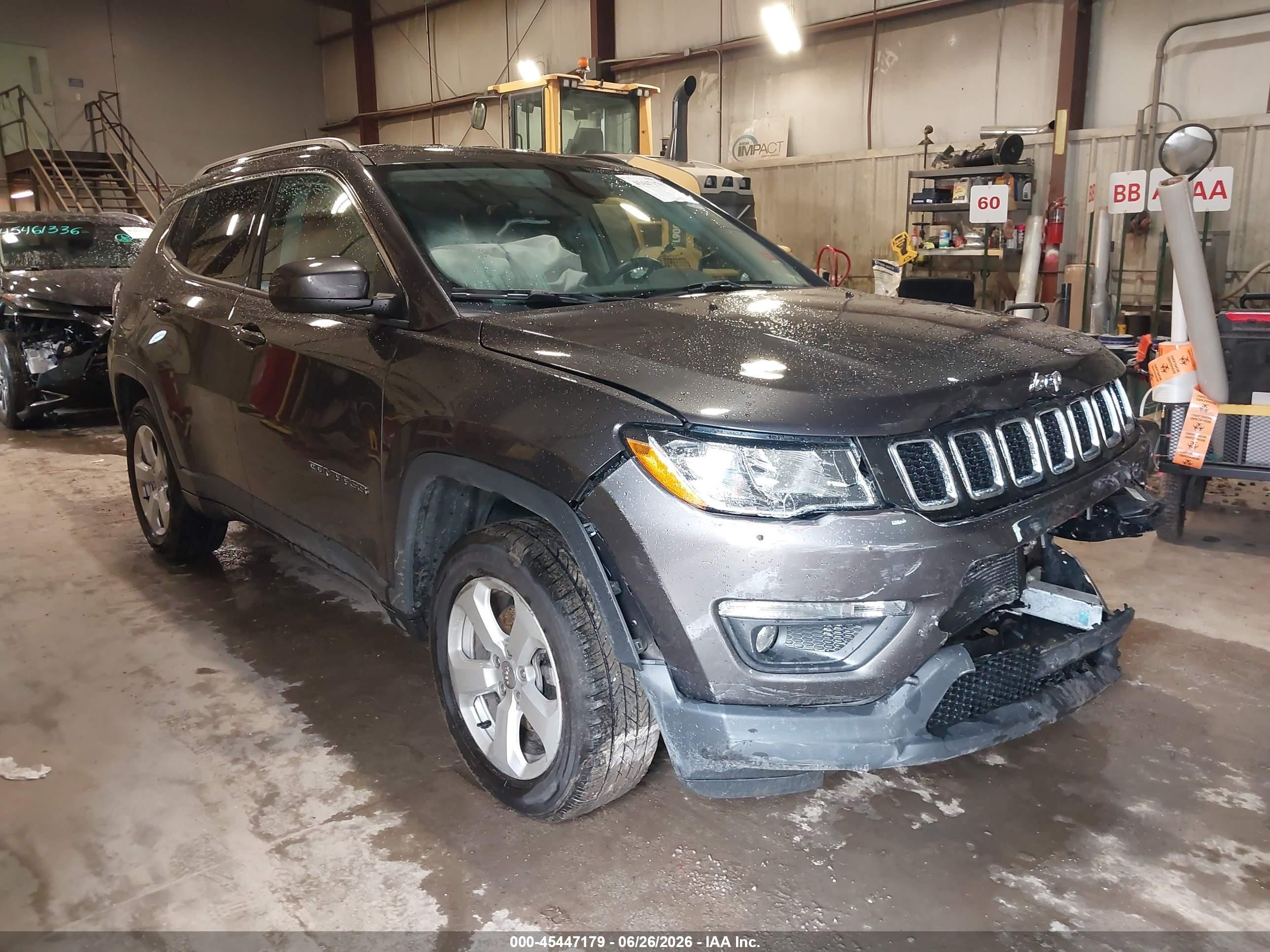 2019 Jeep Compass Latitude, VIN 3C4NJDBBXKT594014 — Front end