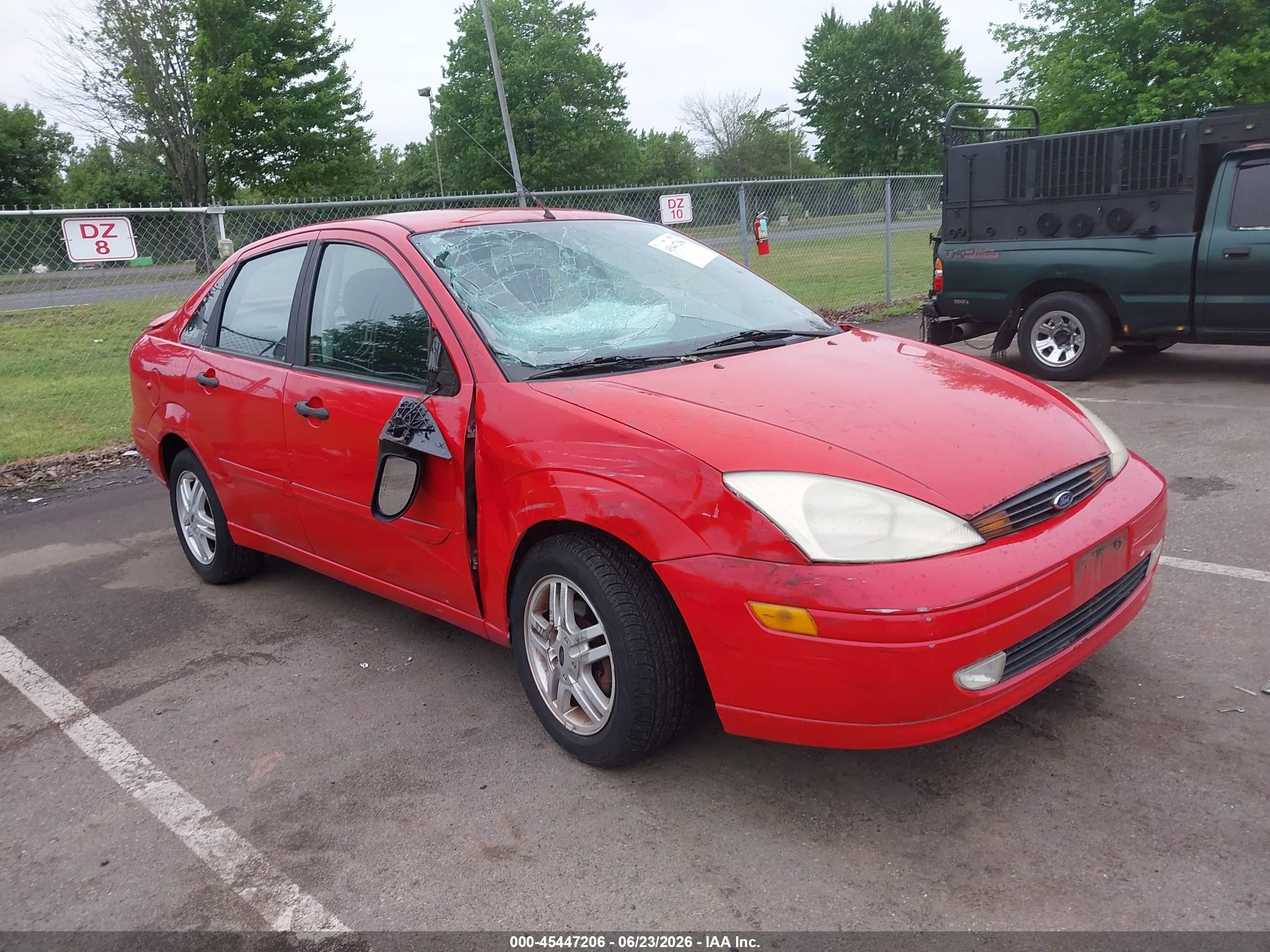2000 Ford Focus SE, VIN 1FAHP343XYW183250 — Front end