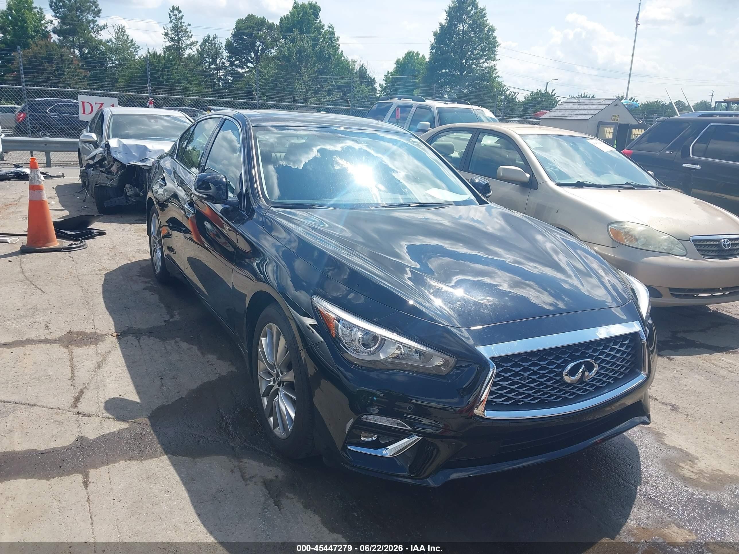 2024 Infiniti Q50 Luxe, VIN JN1EV7BP5RM600614 — Бок
