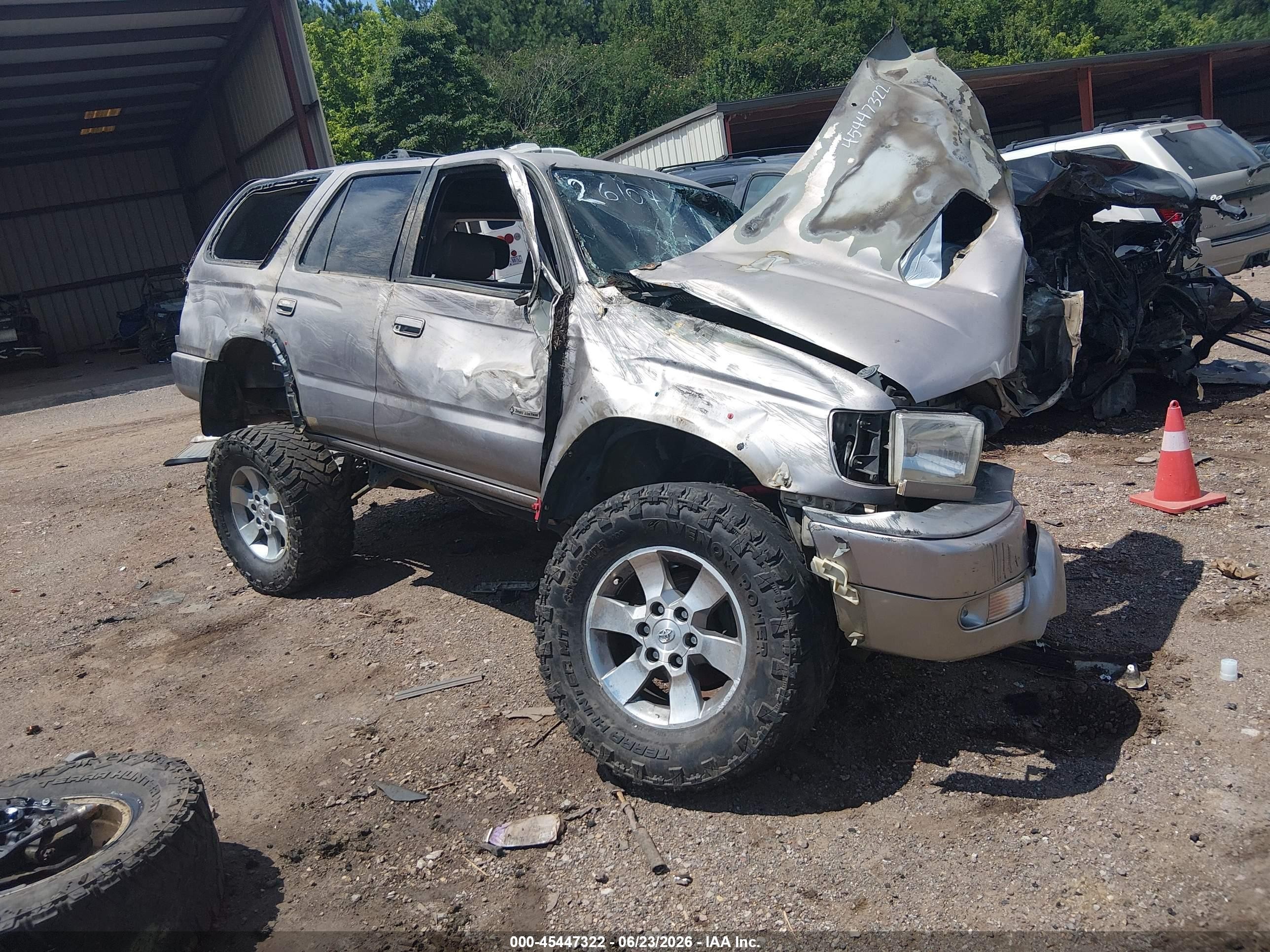 2002 Toyota 4Runner SR5, VIN JT3HN86R520387872 — Side