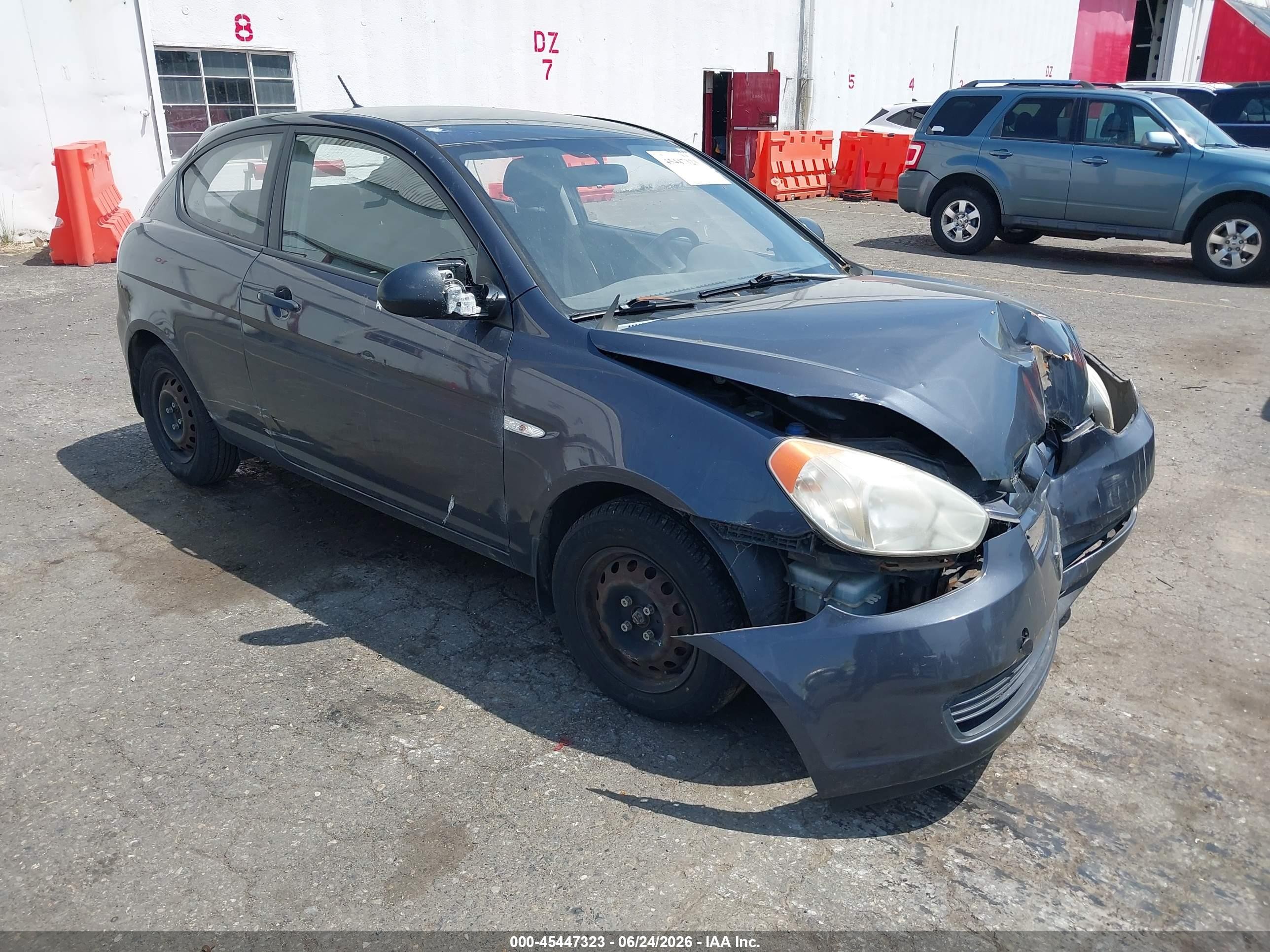 2007 Hyundai Accent GS, VIN KMHCM36C27U049560 — Перед